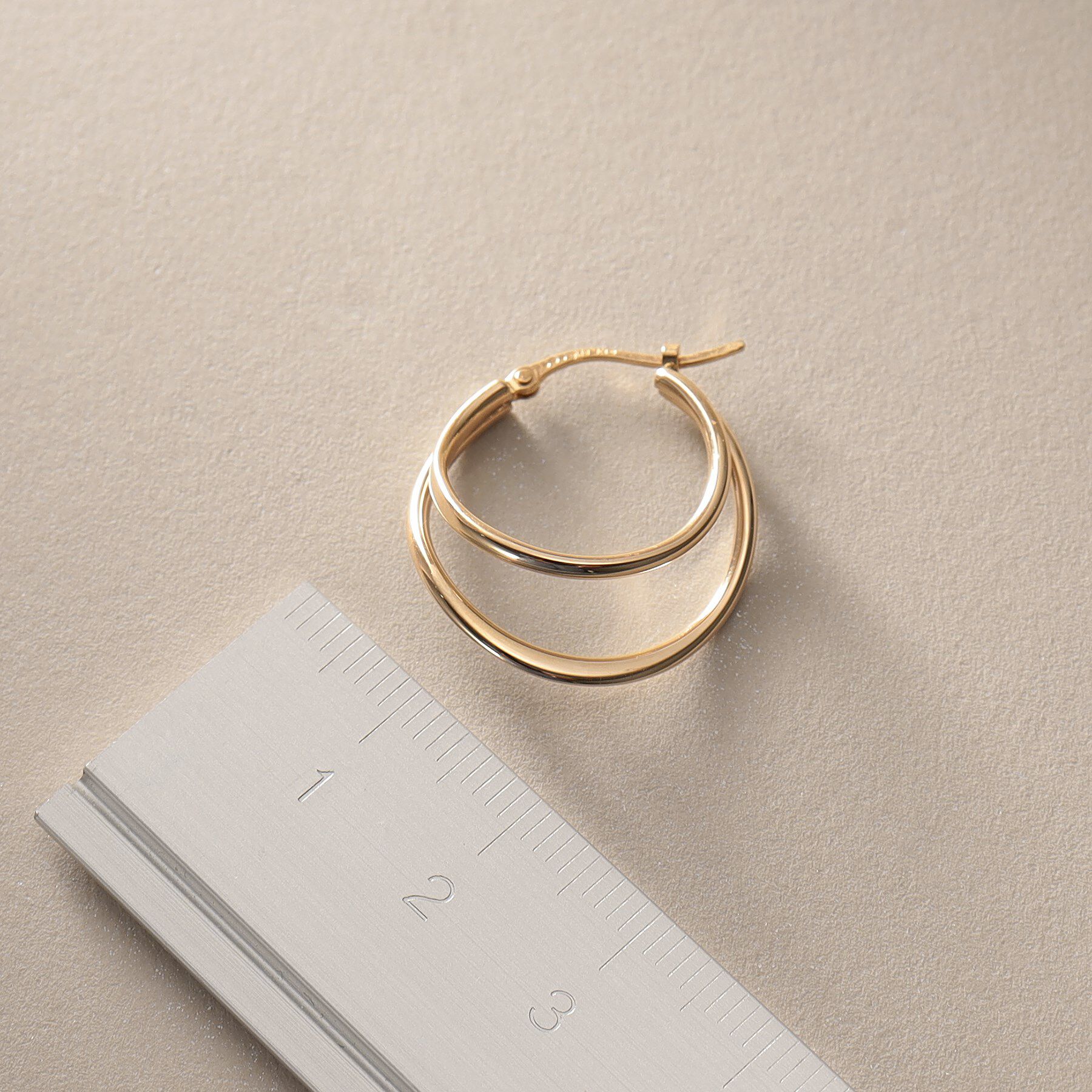 COCOSHNIK「K10中空カーブダブル フープピアス」|ピアス|