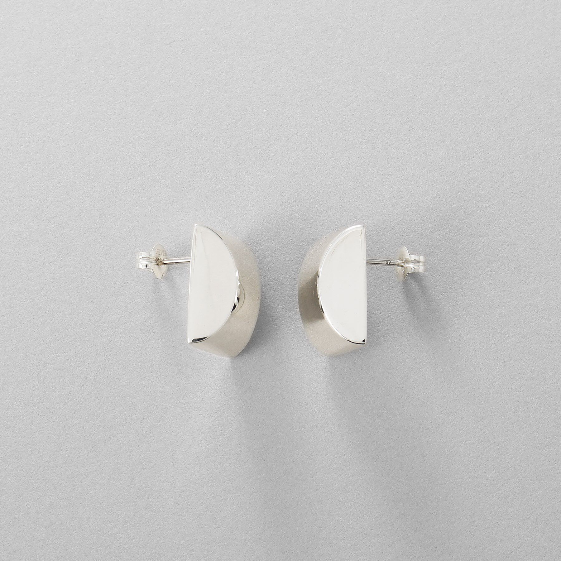 COCOSHNIK ONKITSCH「シルバー ホロウスタッドピアス スロープカット」|ピアス|