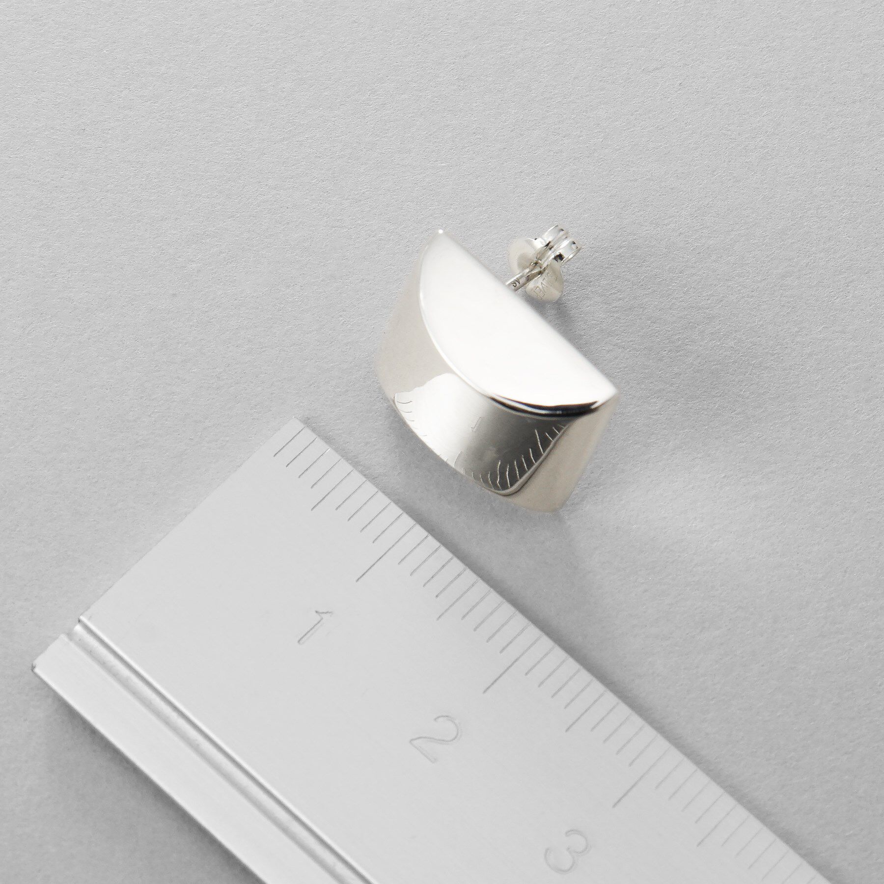 COCOSHNIK ONKITSCH「シルバー ホロウスタッドピアス スロープカット」|ピアス|