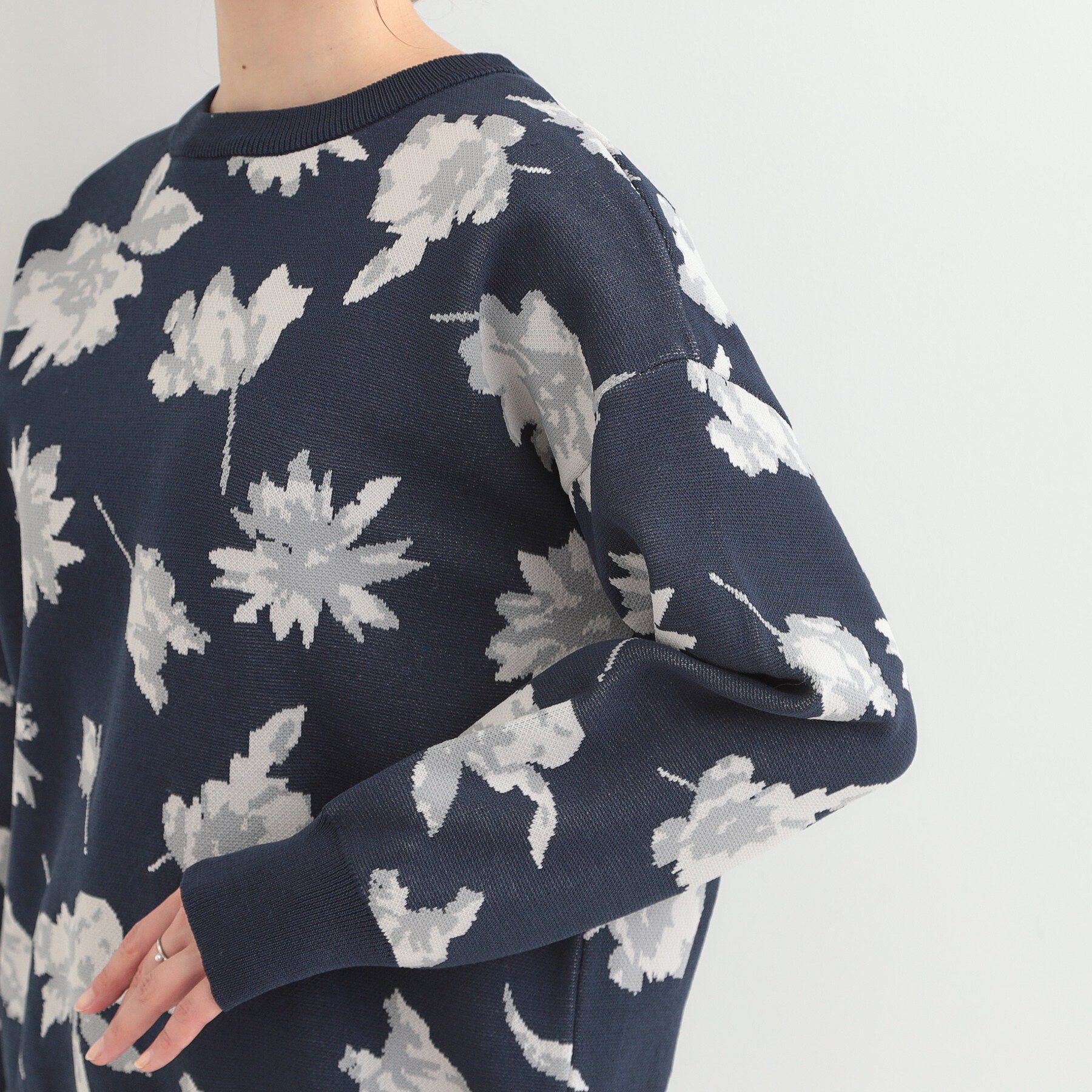 SHOO･LA･RUE「【洗濯機可/S-LL】ゆるシルエット 甘すぎない　大人の花柄もちもちニット」|ニット・セーター|