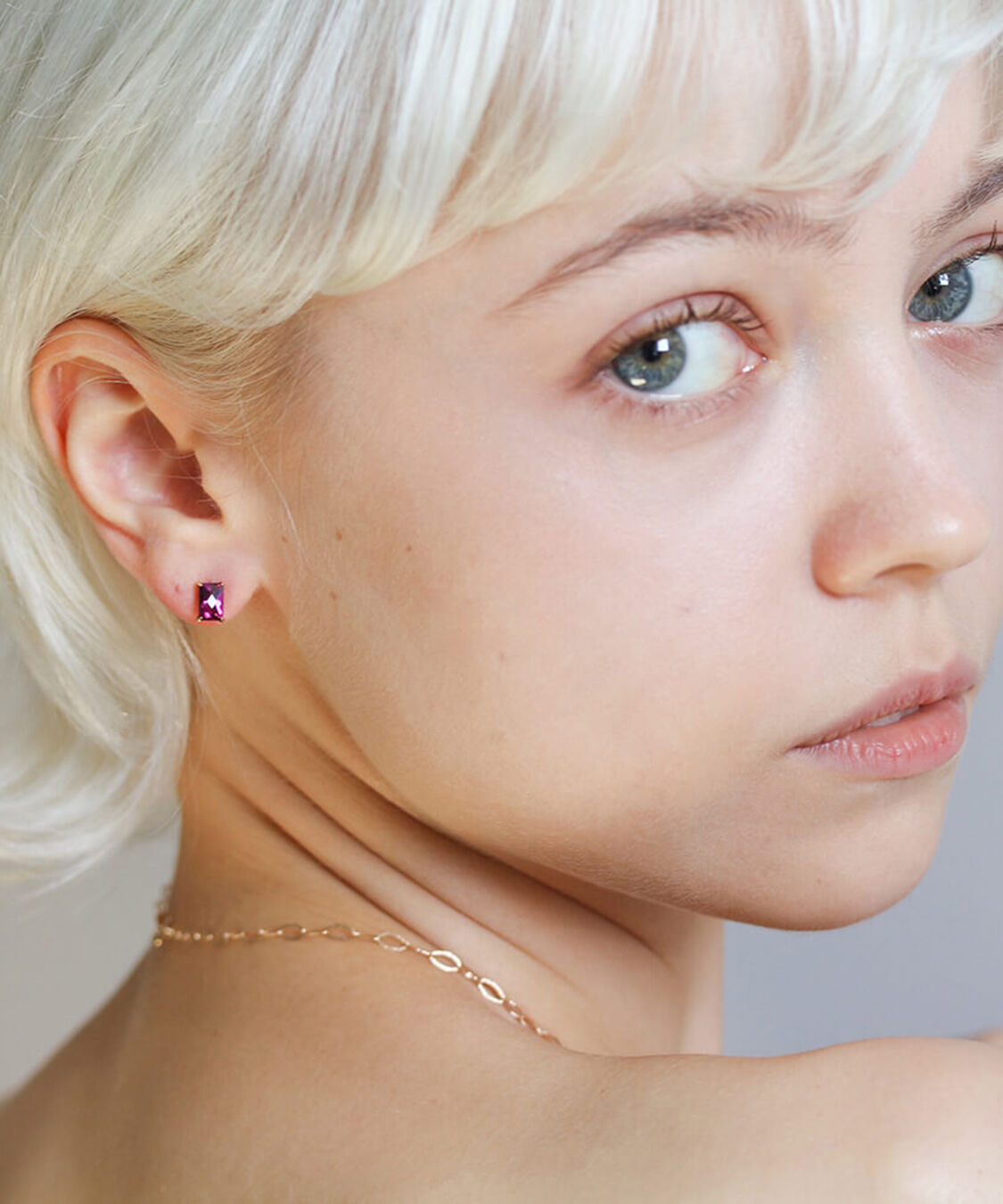  「ロードライトガーネット レクタングル ピアス | K10YG」|ピアス|