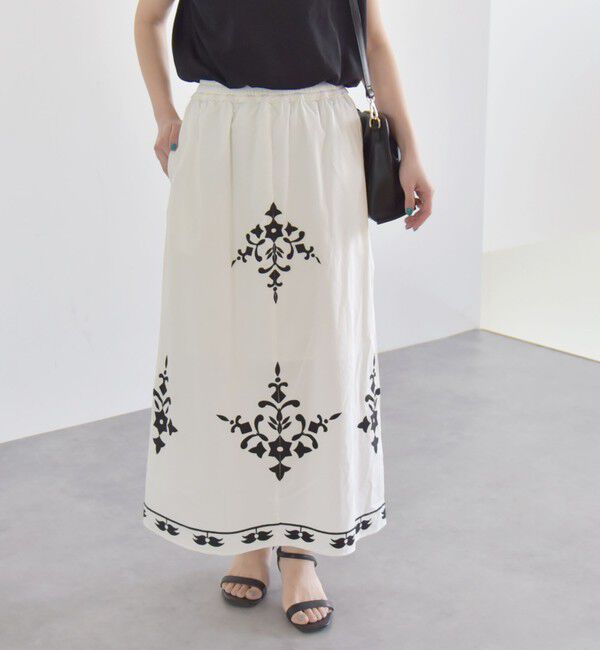 quaranciel「quaranciel:〈洗濯機可能〉エンブロイダリー フレア ロング スカート」|スカート|ホワイト
