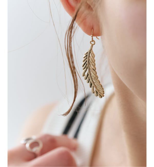 Spick and Span「gren by M / グリンバイエム 別注フェザーピアス*」|ピアス|ゴールド
