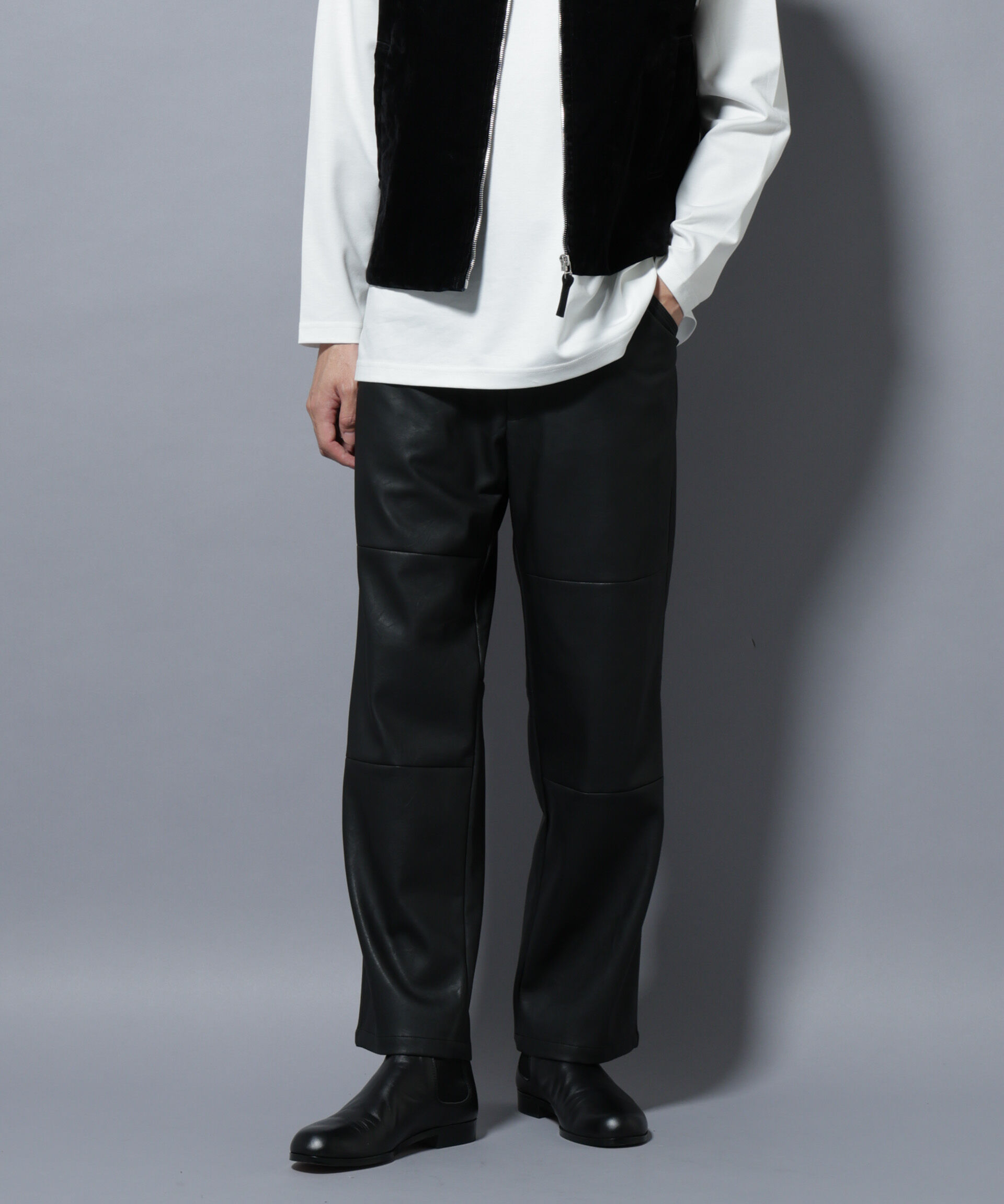 nano･universe「ヴィンテージライクフェイクレザー ダブルニーテーパードパンツ」|チノ|