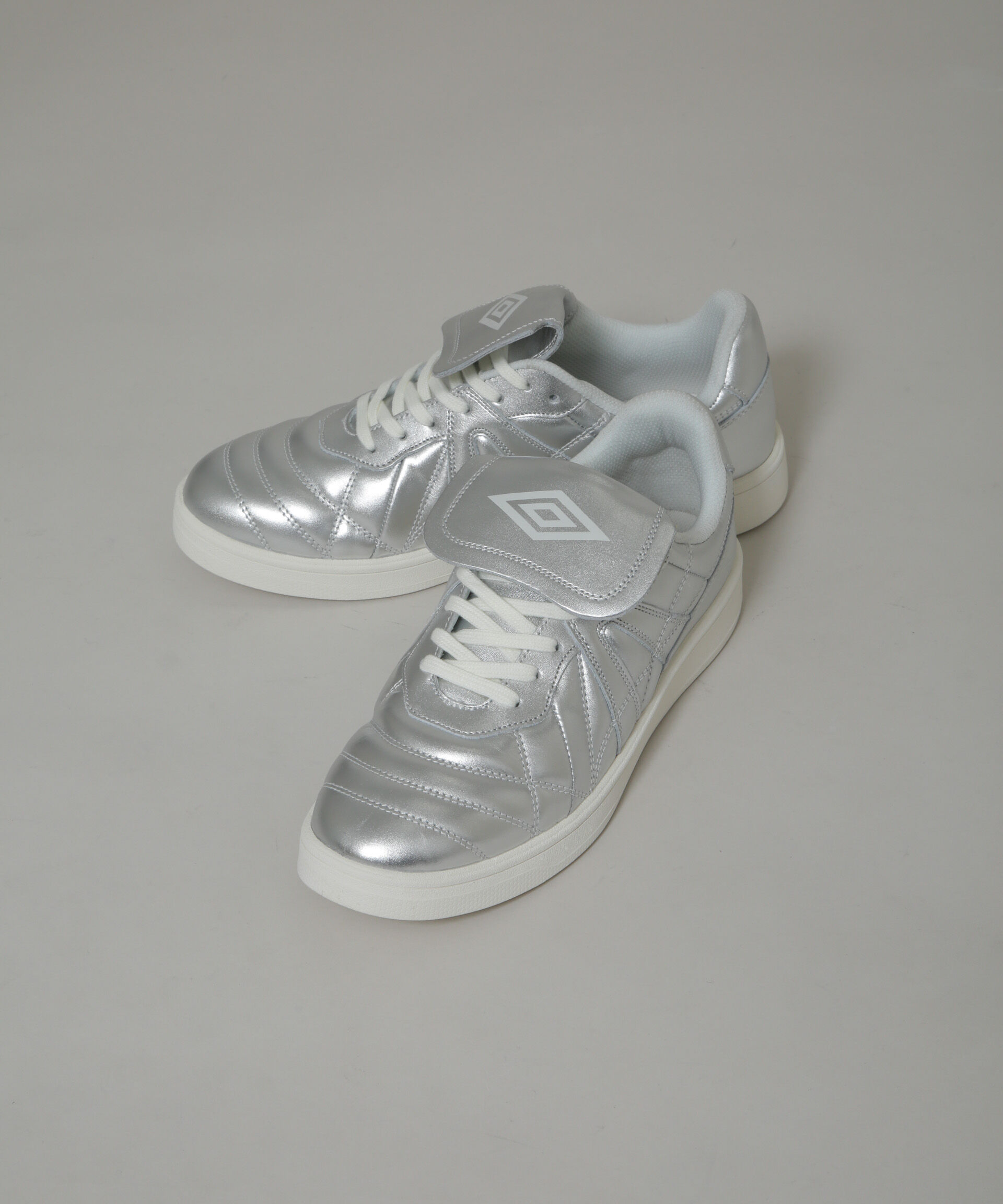 nano･universe「UMBRO HOUSE/Mane1924」|スニーカー|シルバー