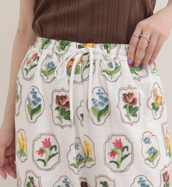 fredy emue「エンブロイダリーギャザーパンツ」|チノ|