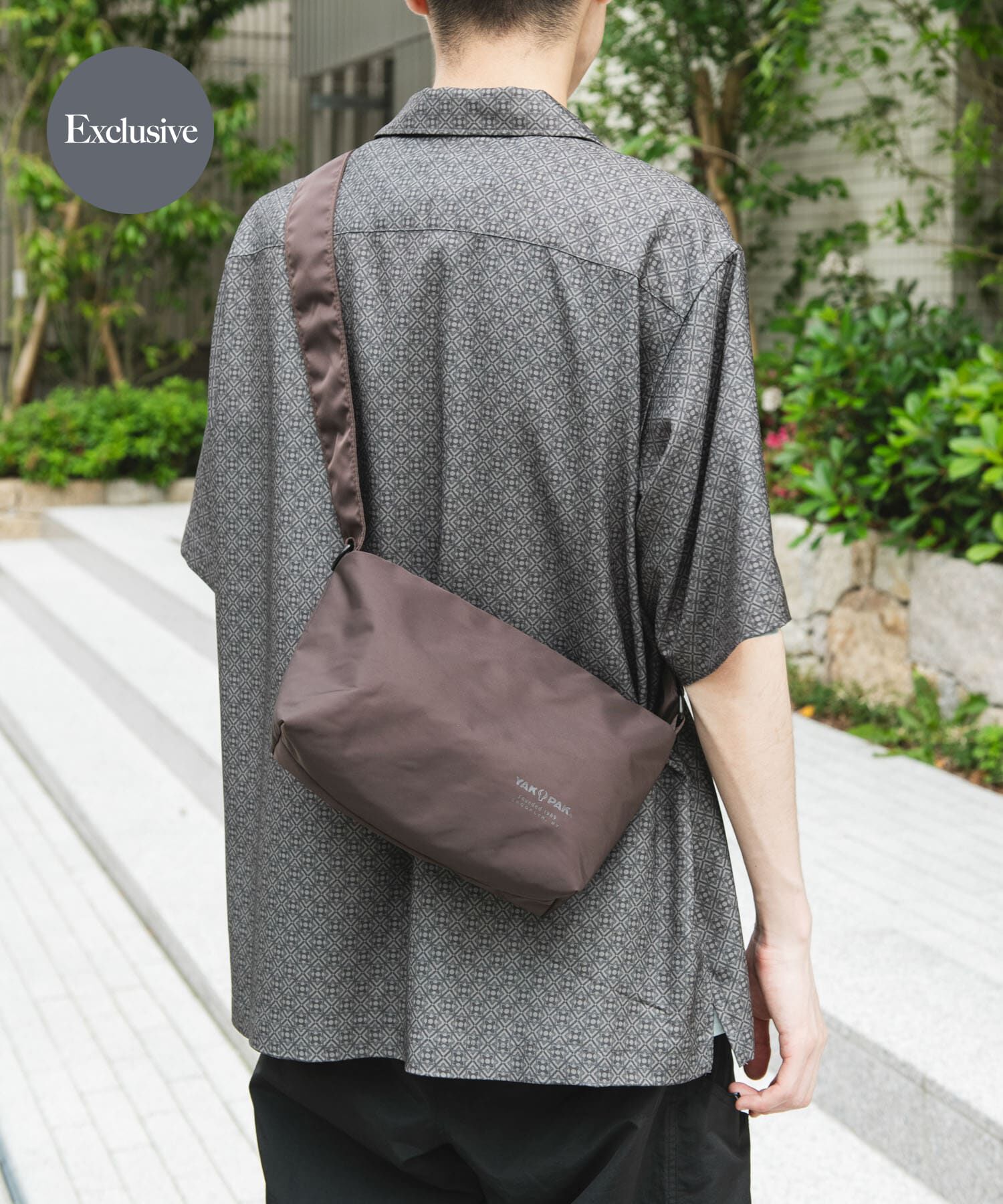 URBAN RESEARCH DOORS「『別注』YAKPAK&times;DOORS　SHOULDER BAG S」|ショルダー・メッセンジャー|ブラウン