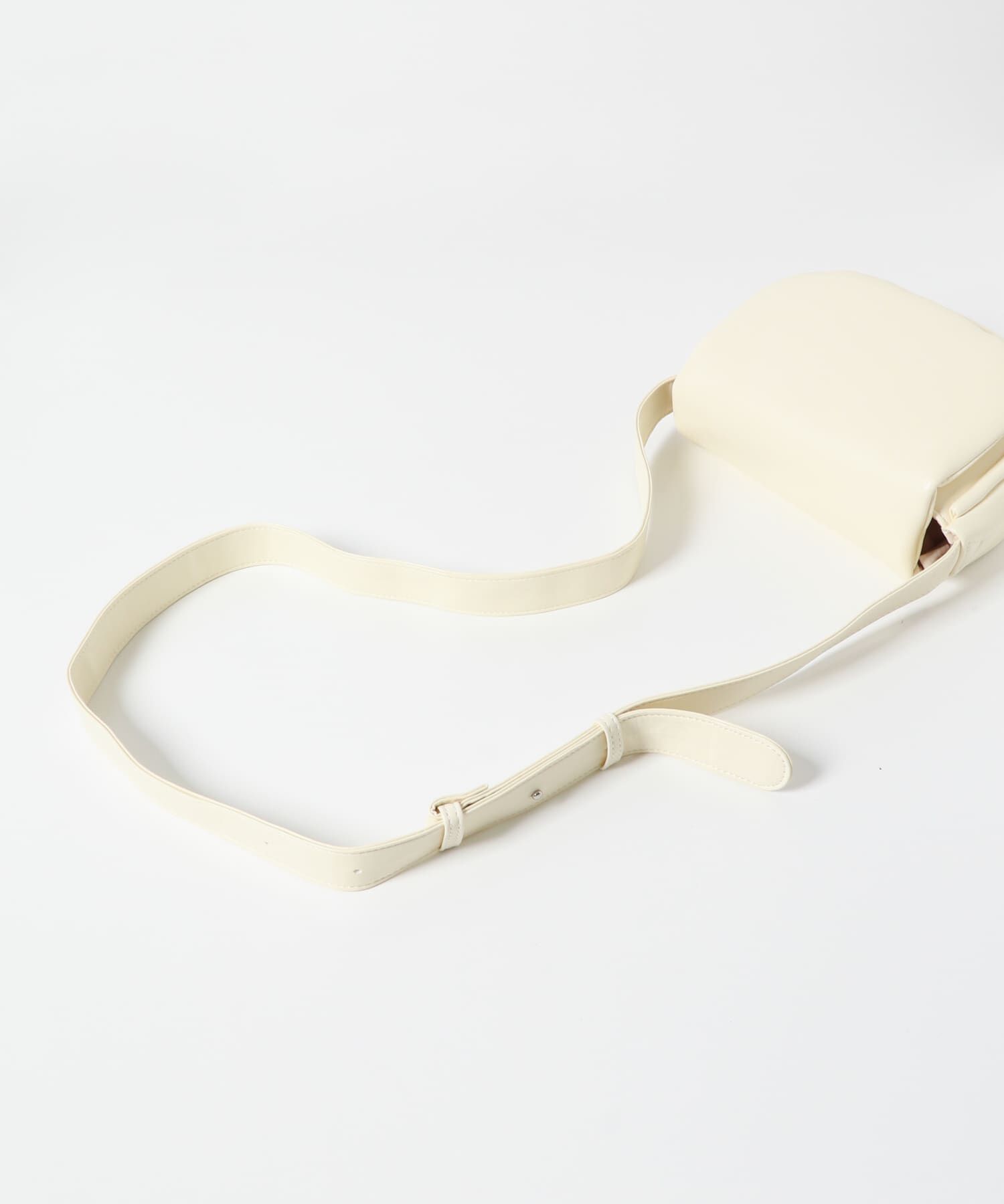 SENSE OF PLACE by URBAN RESEARCH「フェイクレザーパデットフラップショルダー」|ショルダー・メッセンジャー|