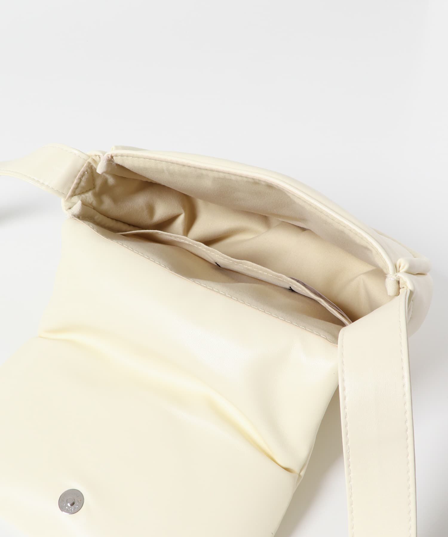 SENSE OF PLACE by URBAN RESEARCH「フェイクレザーパデットフラップショルダー」|ショルダー・メッセンジャー|