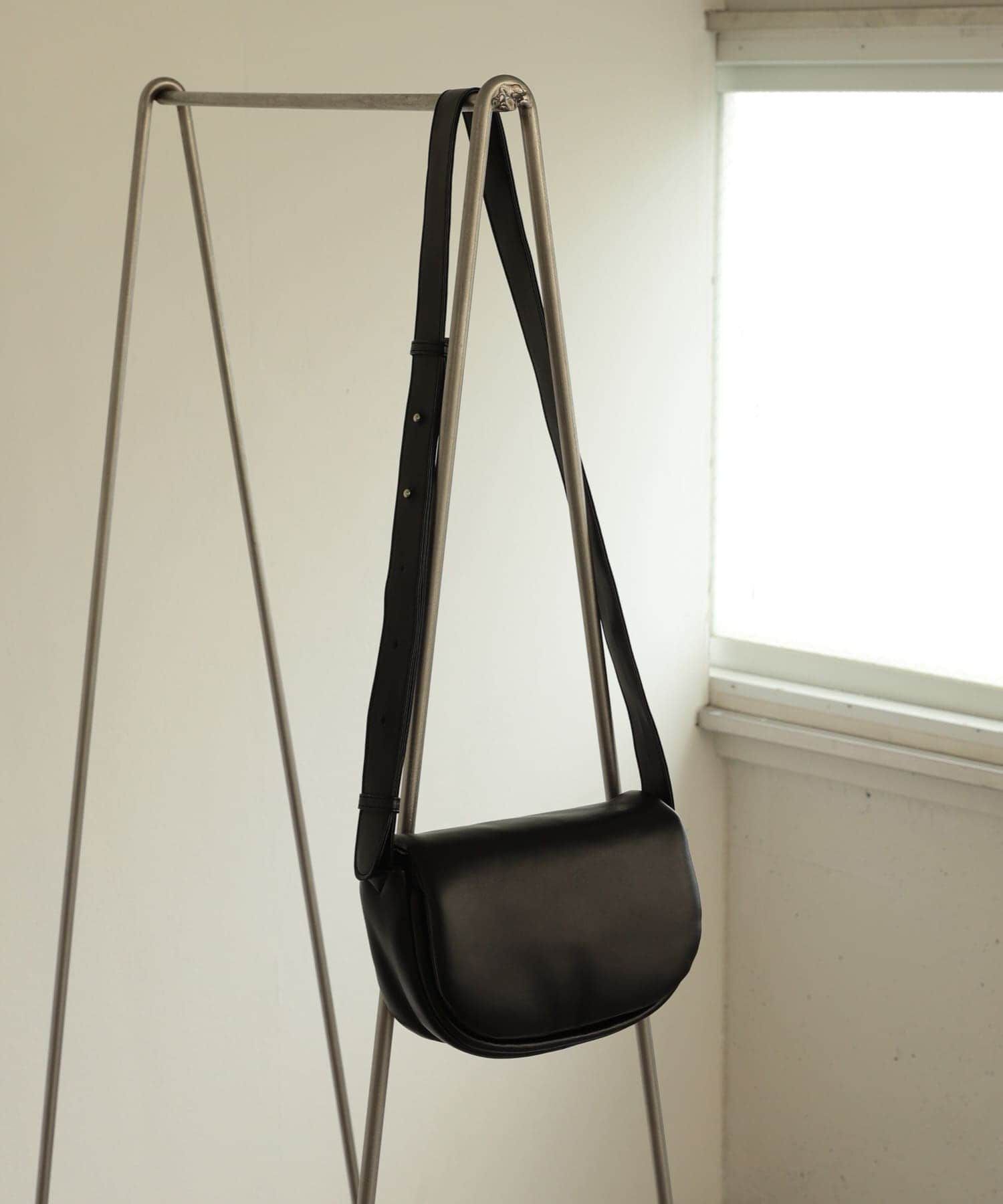 SENSE OF PLACE by URBAN RESEARCH「フェイクレザーパデットフラップショルダー」|ショルダー・メッセンジャー|