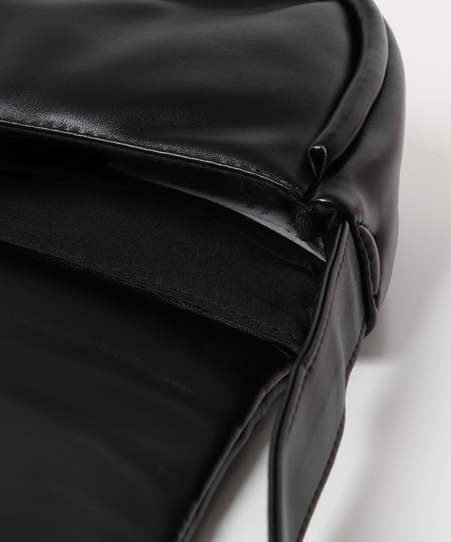 SENSE OF PLACE by URBAN RESEARCH「フェイクレザーパデットフラップショルダー」|ショルダー・メッセンジャー|