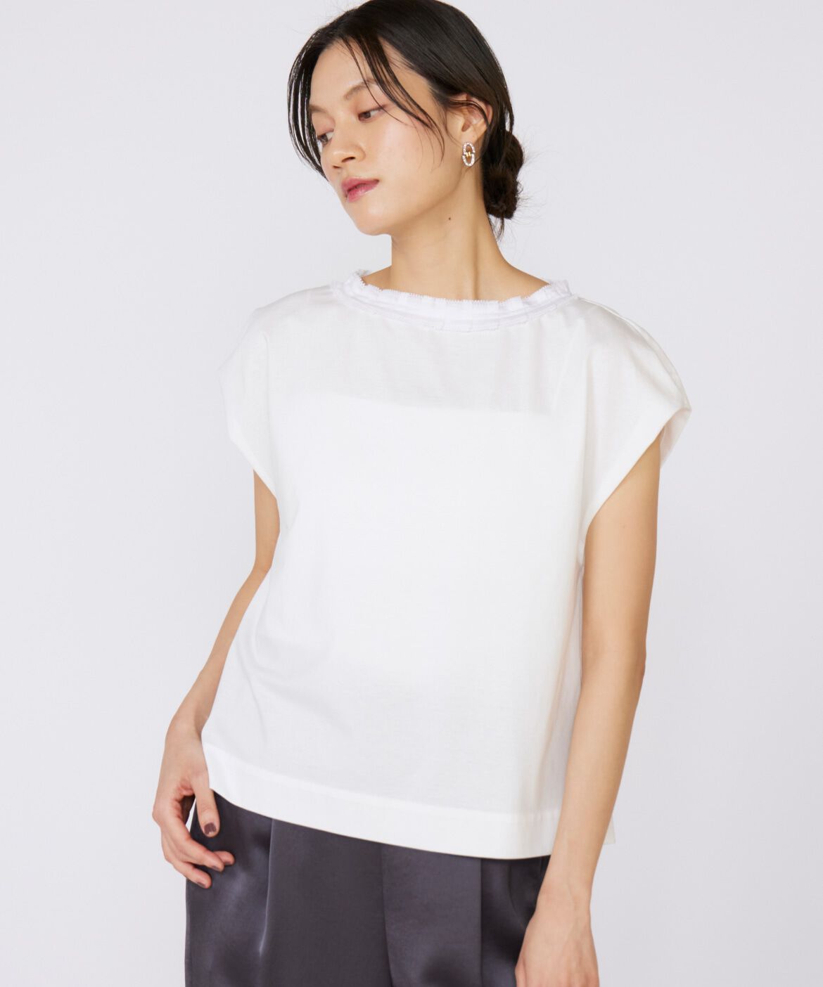 INED「《大きいサイズ》タックフリルカットソー」|Tシャツ・カットソー|ホワイト