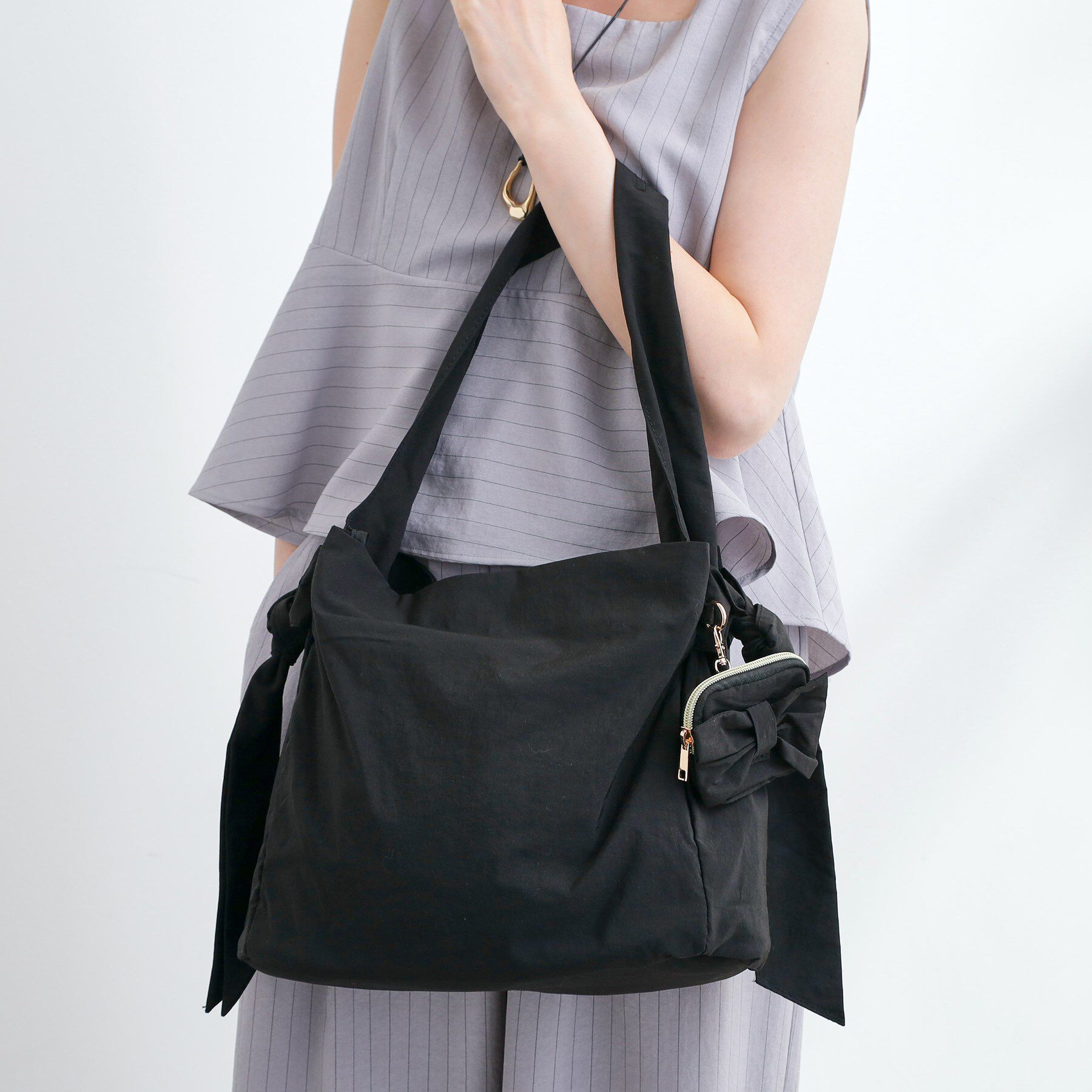 grove「【撥水】リボンチャームサイドノットショルダー」|ショルダー・メッセンジャー|ブラック(019)