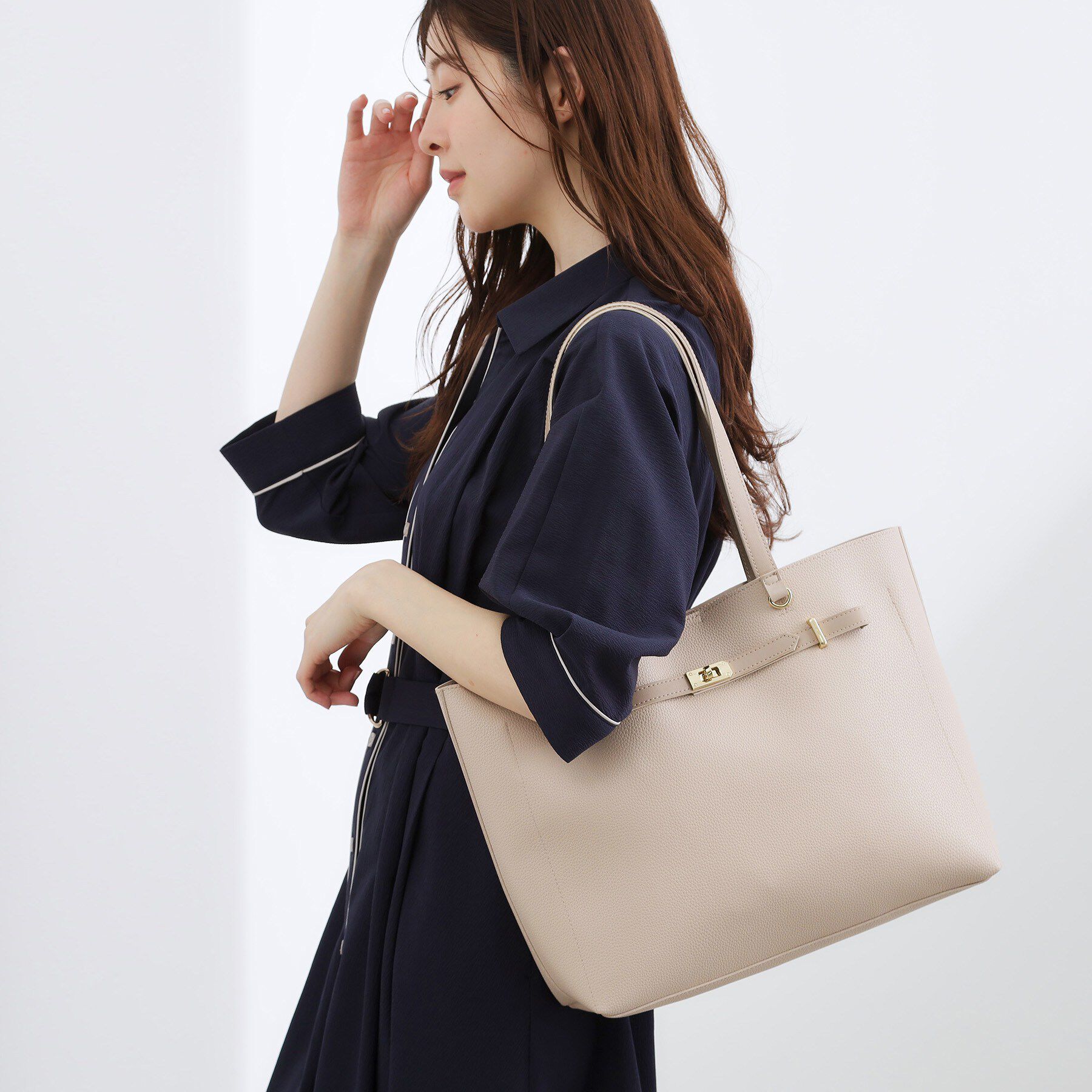 grove「【軽量・A4】ベルト3層トート」|トートバッグ|ライトベージュ(85