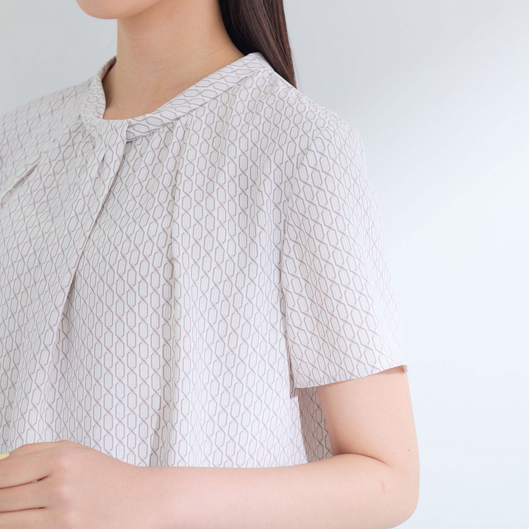 INDIVI「【UVケア】モノグラム ボウタイデザインブラウス」|シャツ・ブラウス|