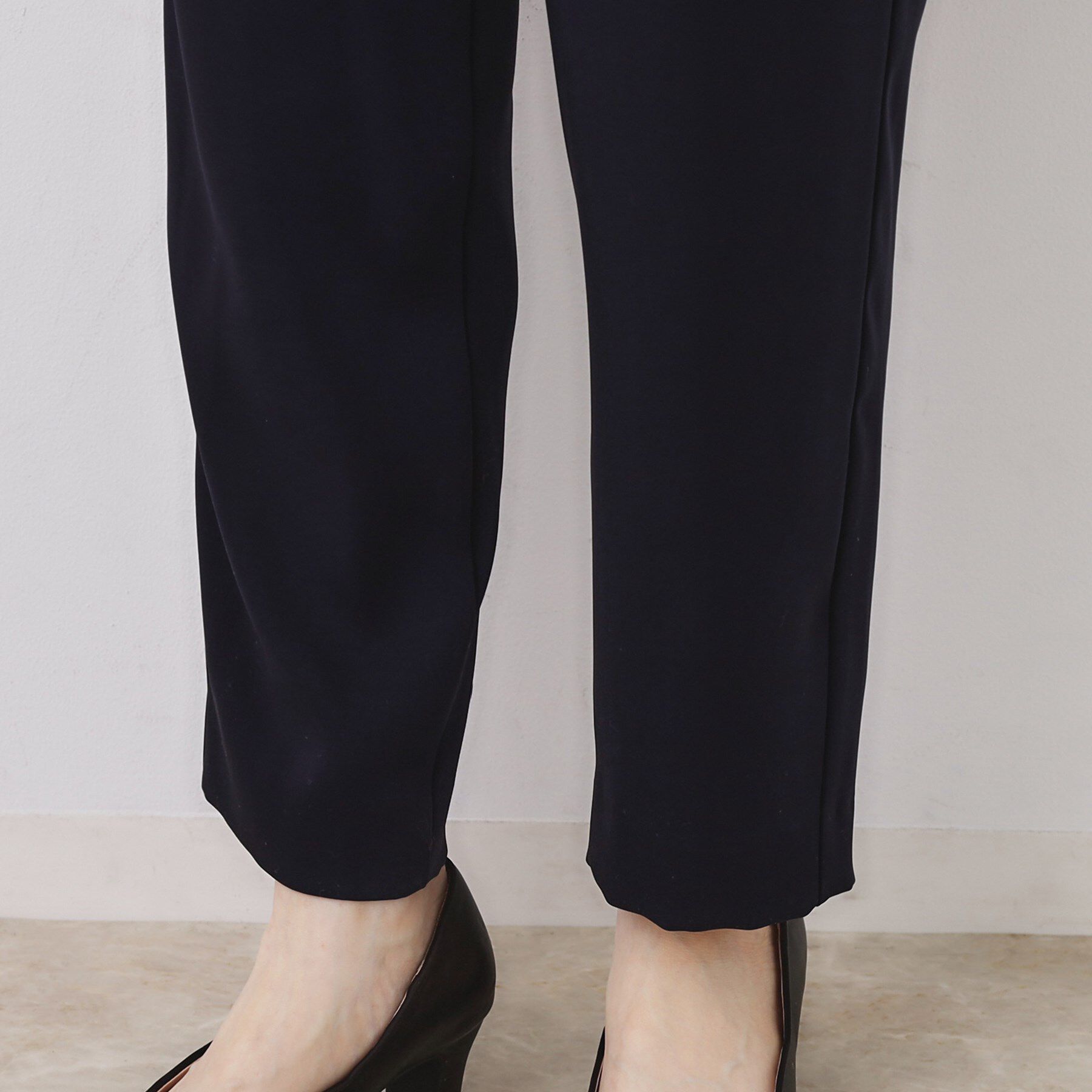 Couture broach「【ハレの日・通勤】パール調釦テーパードパンツ」|その他|