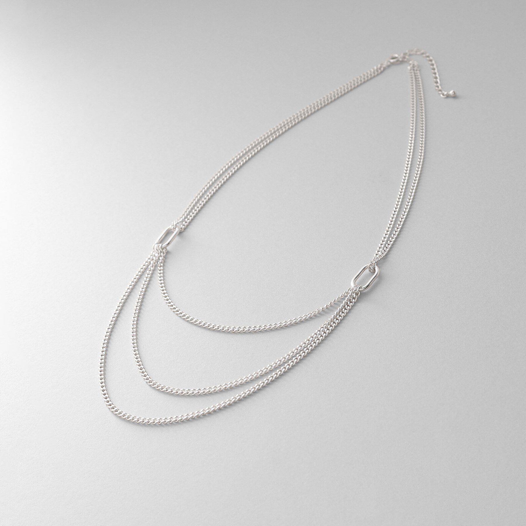 COCOSHNIK ONKITSCH「シルバー カーブチェーン ビブネックレス」|ネックレス|