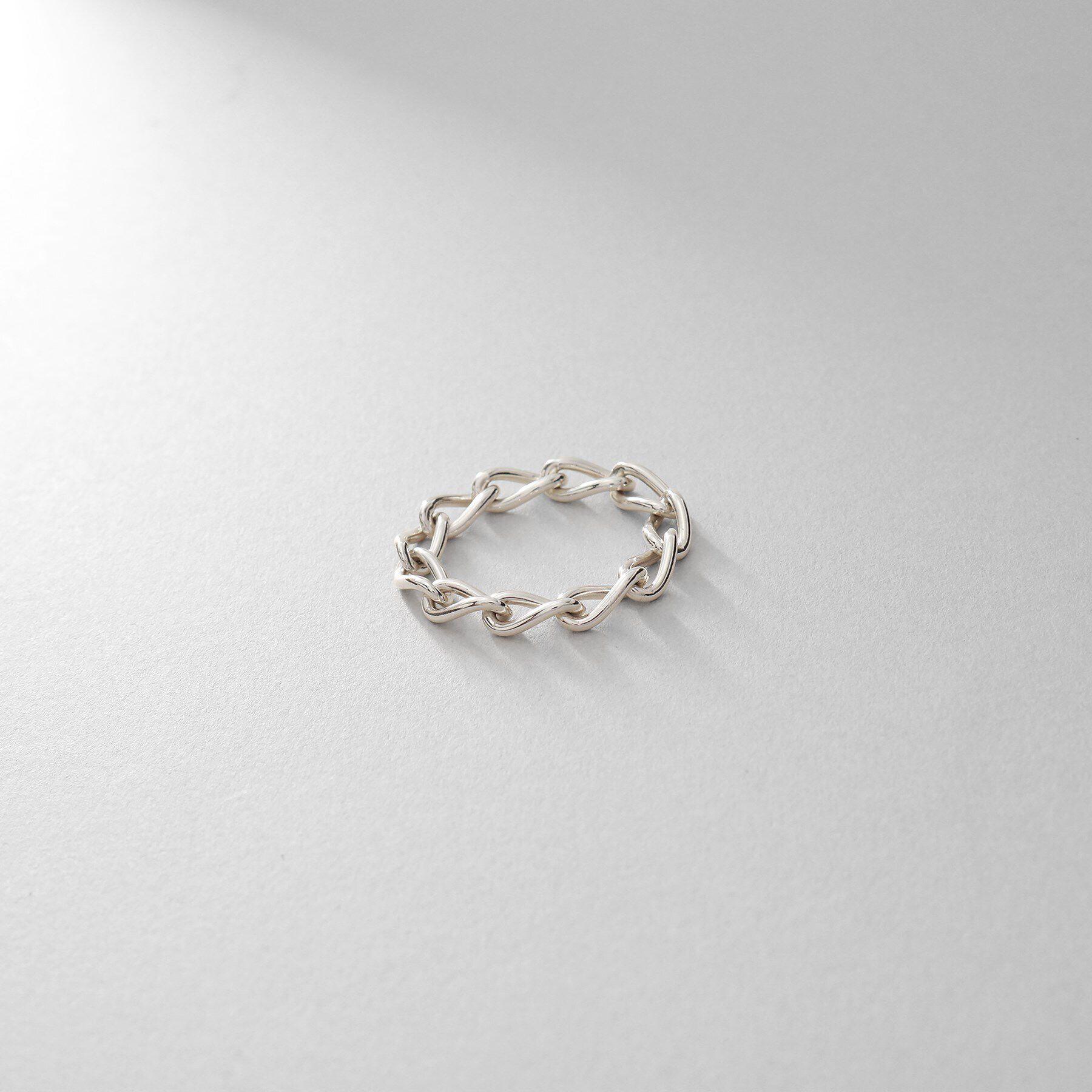 COCOSHNIK ONKITSCH「シルバー チェーンリング ロングカーブ」|リング|