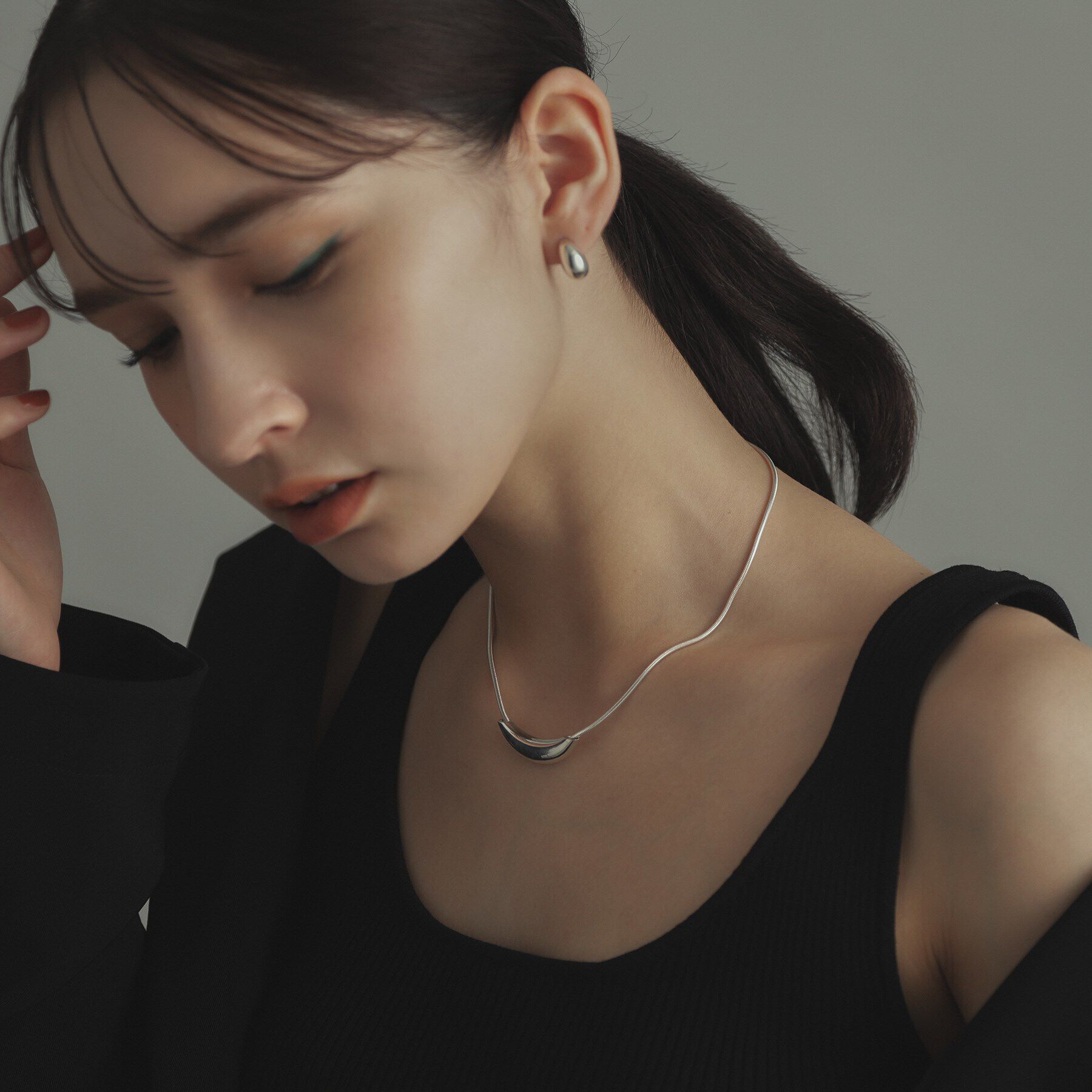 COCOSHNIK ONKITSCH「シルバー ホロウアーチネックレス」|ネックレス|