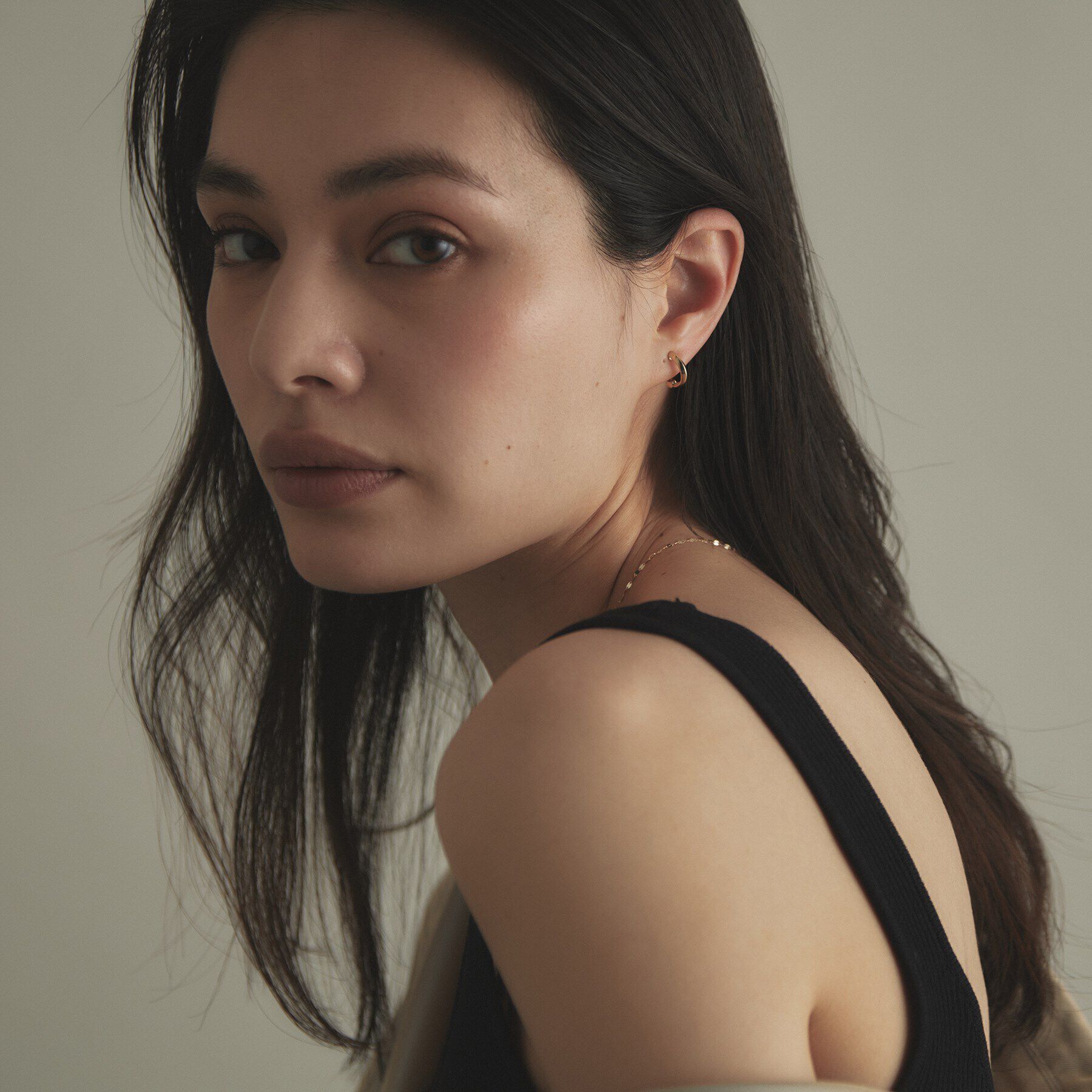 COCOSHNIK「K10しのぎワンタッチ イヤリング」|イヤリング|