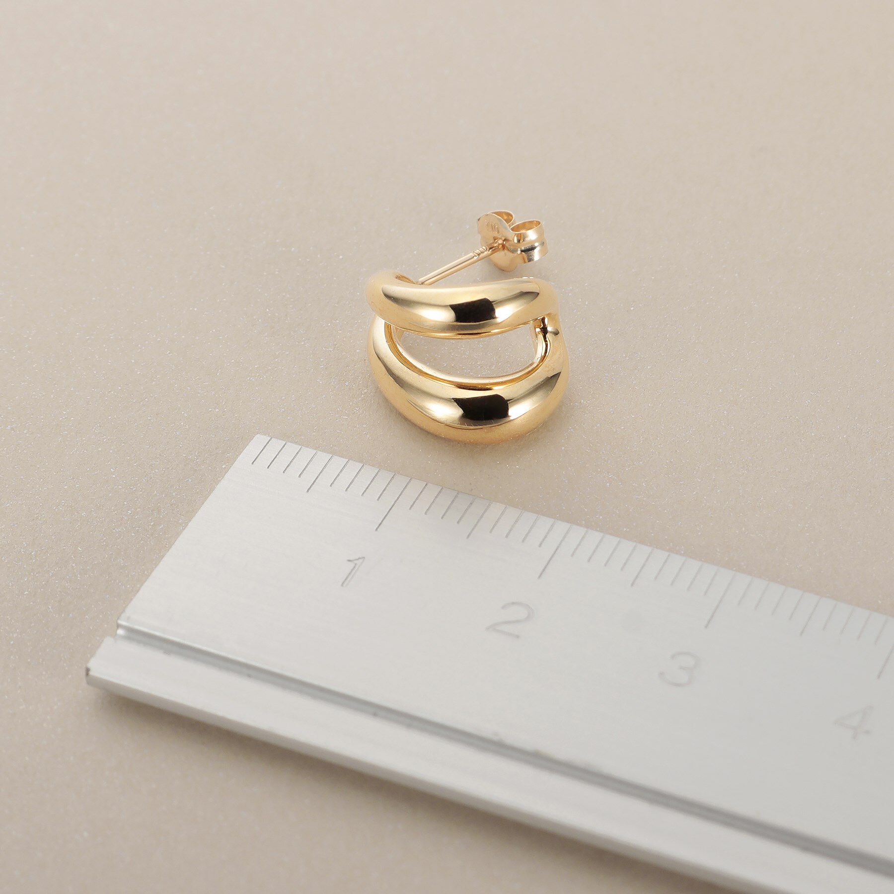 COCOSHNIK「K10ダブルニュアンスフープ スタッドピアス」|ピアス|