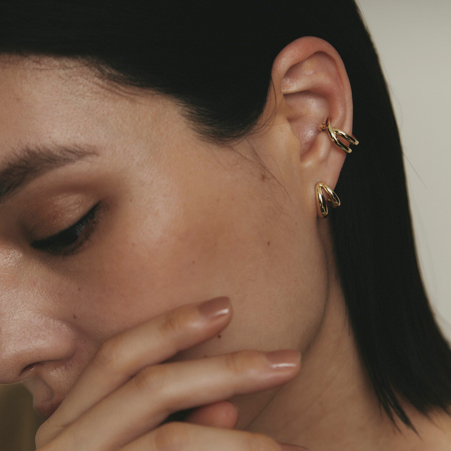 COCOSHNIK「K10ダブルニュアンスフープ スタッドピアス」|ピアス|