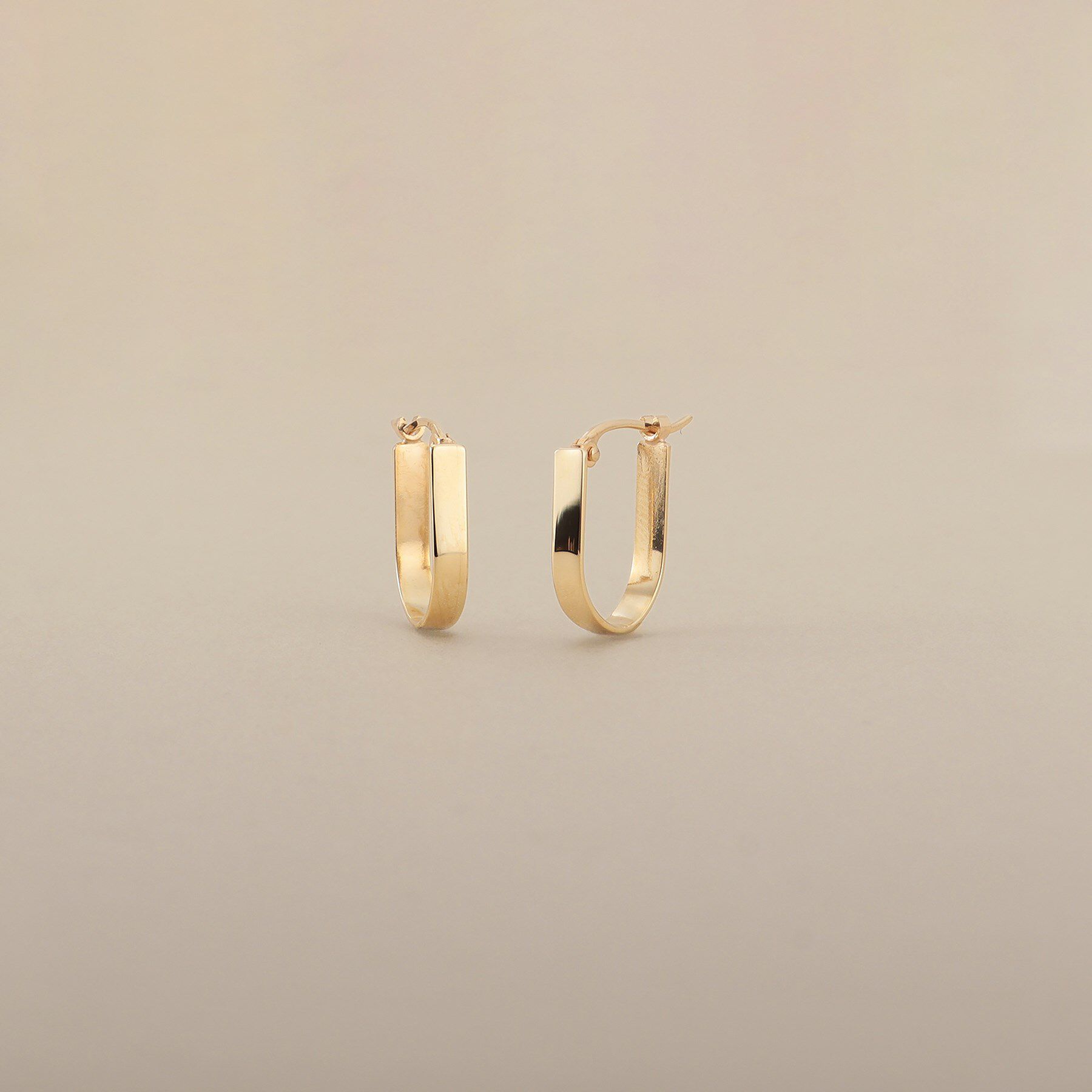 COCOSHNIK「K10平打ち楕円 フープピアス」|ピアス|