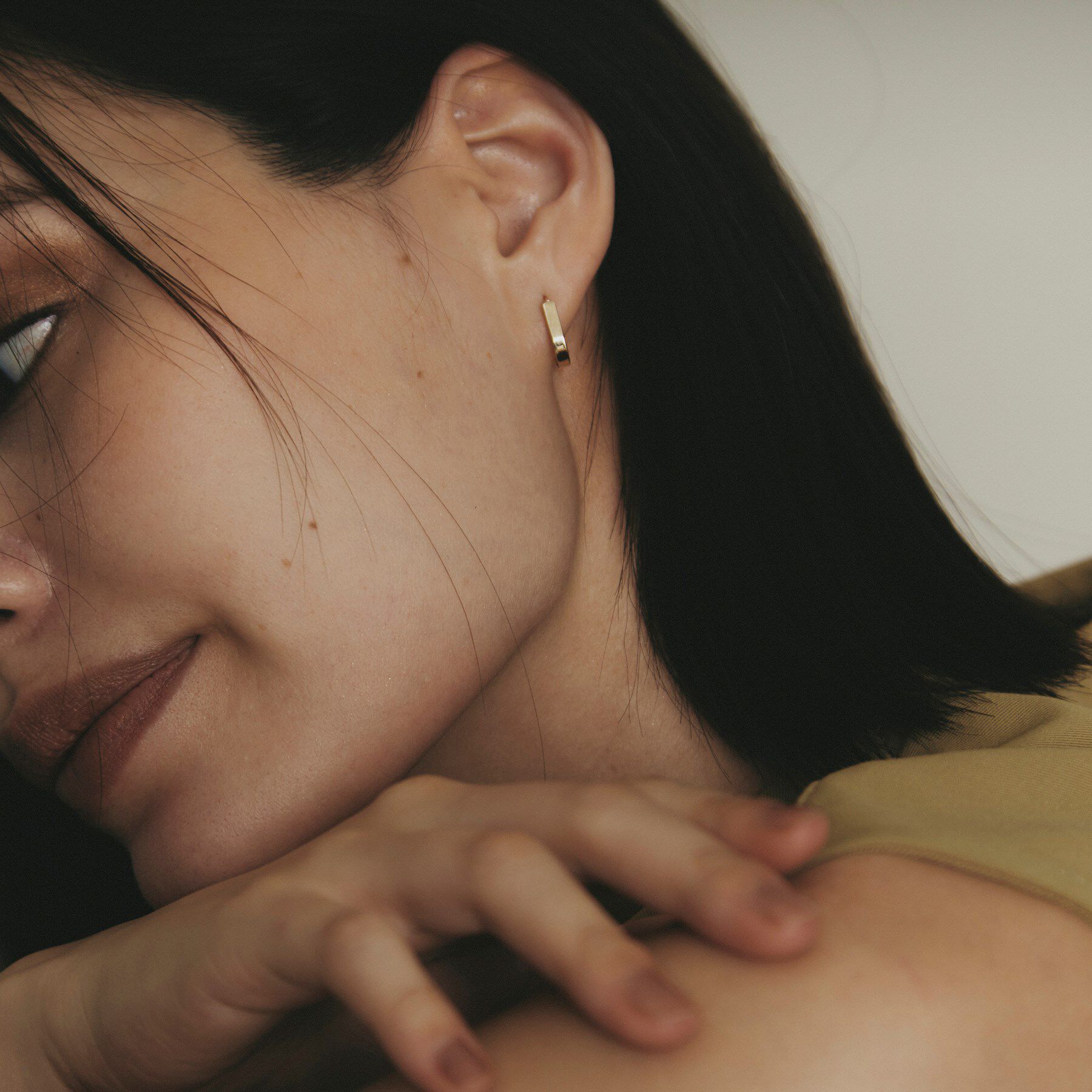 COCOSHNIK「K10平打ち楕円 フープピアス」|ピアス|