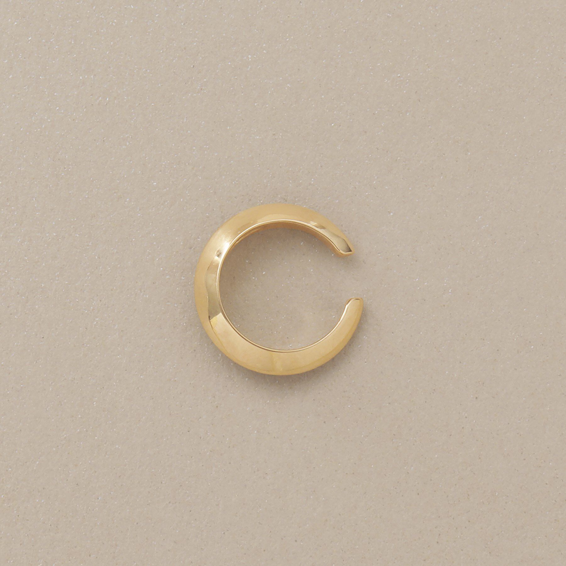 COCOSHNIK「K10ダイヤモンド しのぎテーパード イヤーカフ」|イヤリング|