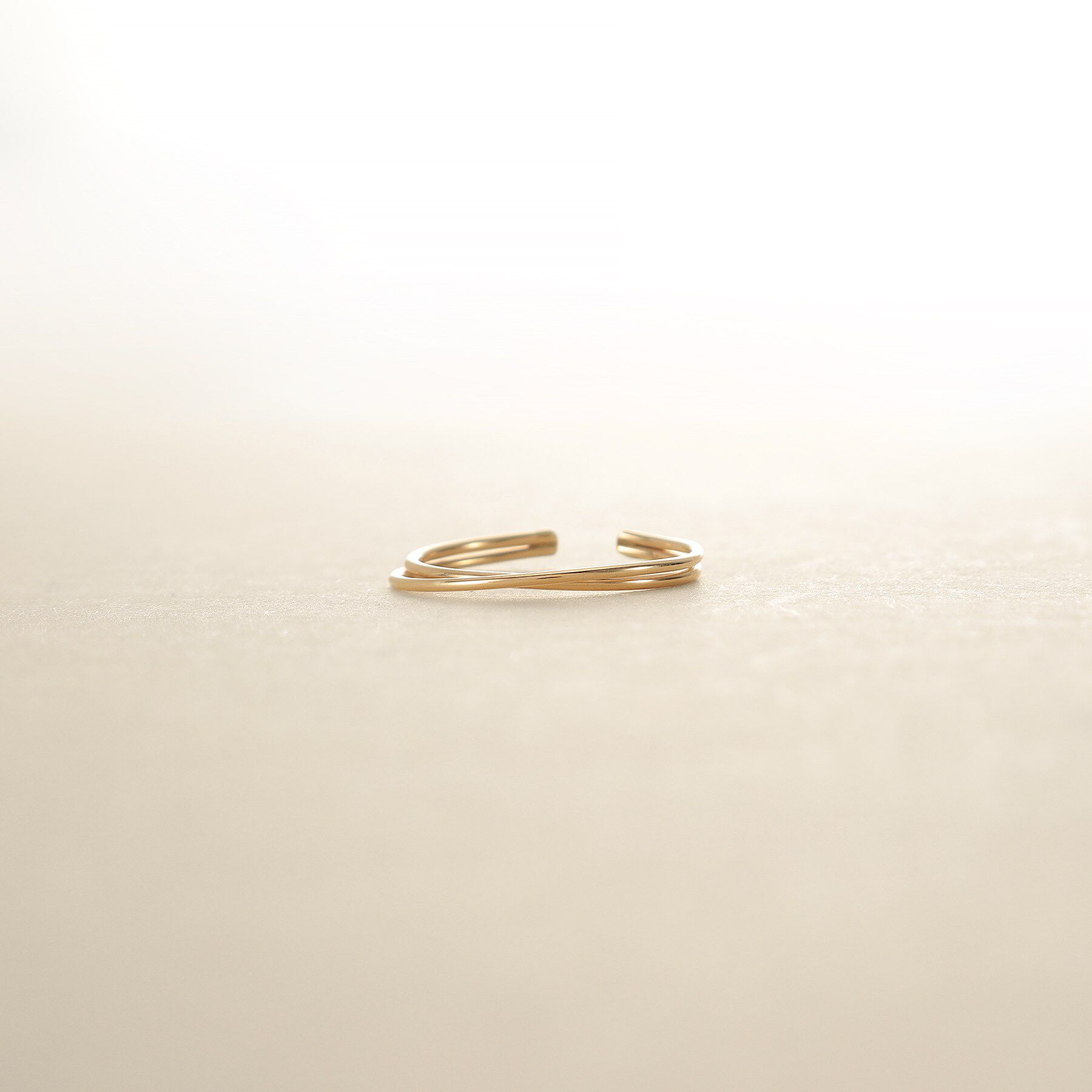 COCOSHNIK ONKITSCH「K10クロスイヤーカフ」|イヤーカフ|