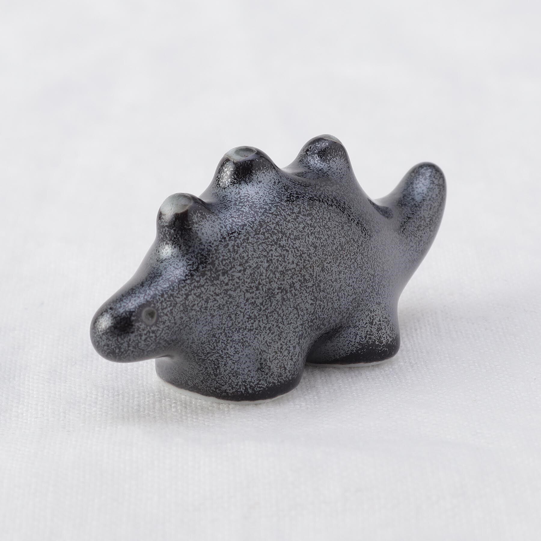 212 KITCHEN STORE「江戸っ子恐竜 黒&times;青 ステゴザウルス 箸置」|食器・キッチングッズ|その他