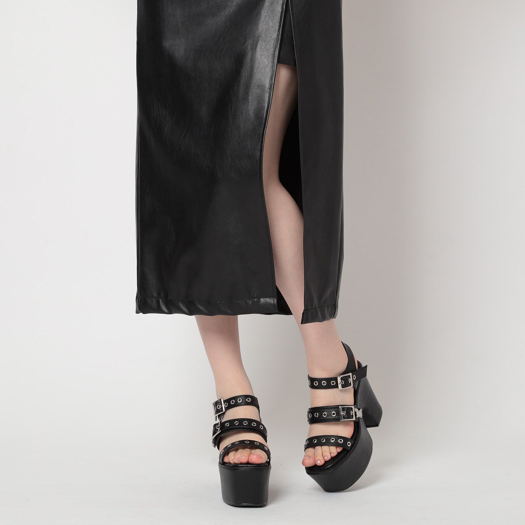 csT&P「厚底バタフライ付ベルトサンダル」|サンダル|