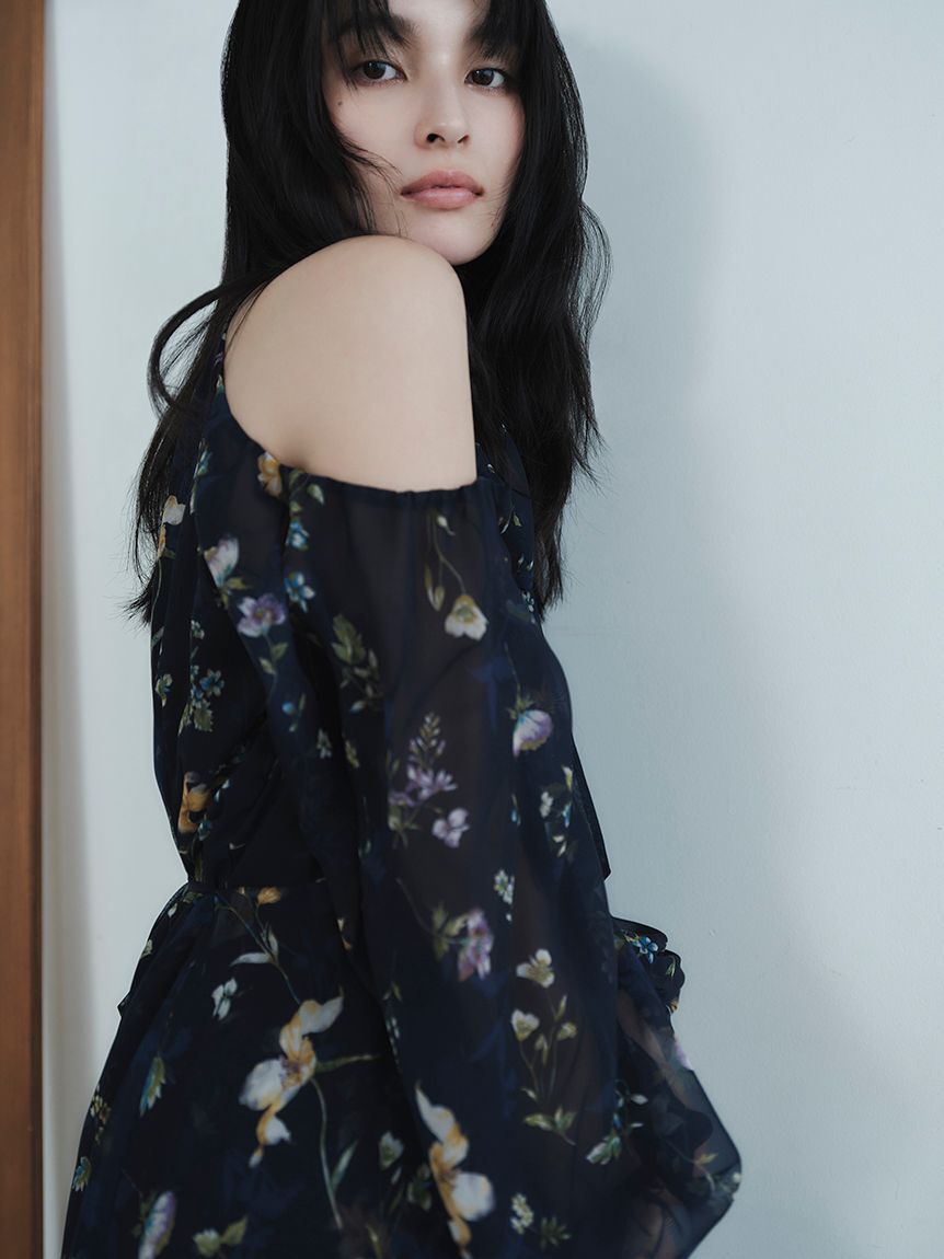 FRAY I.D「【00サイズ】フラワープリントオフショルティアードワンピース」|ワンピース|