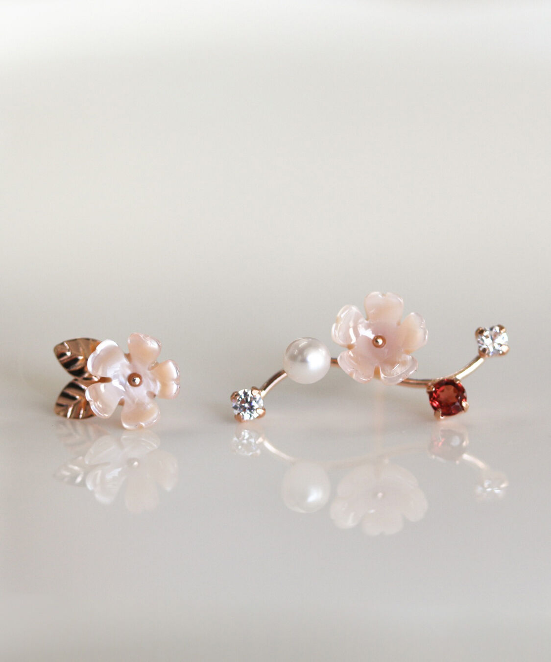  「ピンクシェル / ガーネット サクラ ピアス | K10PG」|ピアス|K10 ピンクゴールド