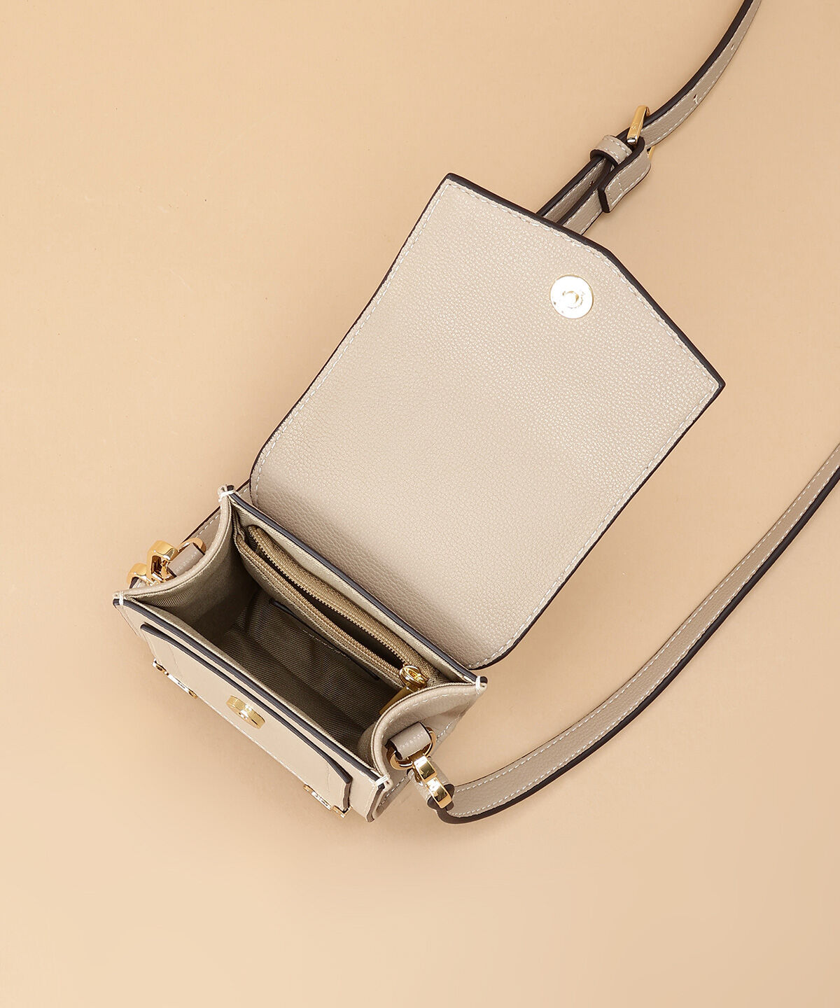 Samantha Thavasa「カードスロット付きシンプルスマホショルダー」|ショルダー・メッセンジャー|