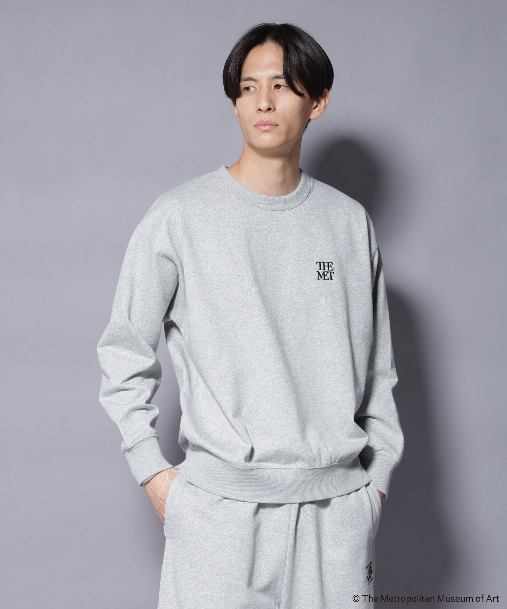 nano･universe「「The Met」ロゴ&times;アーカイブロゴ刺繍スウェット(セットアップ可)」|Tシャツ・カットソー|グレー