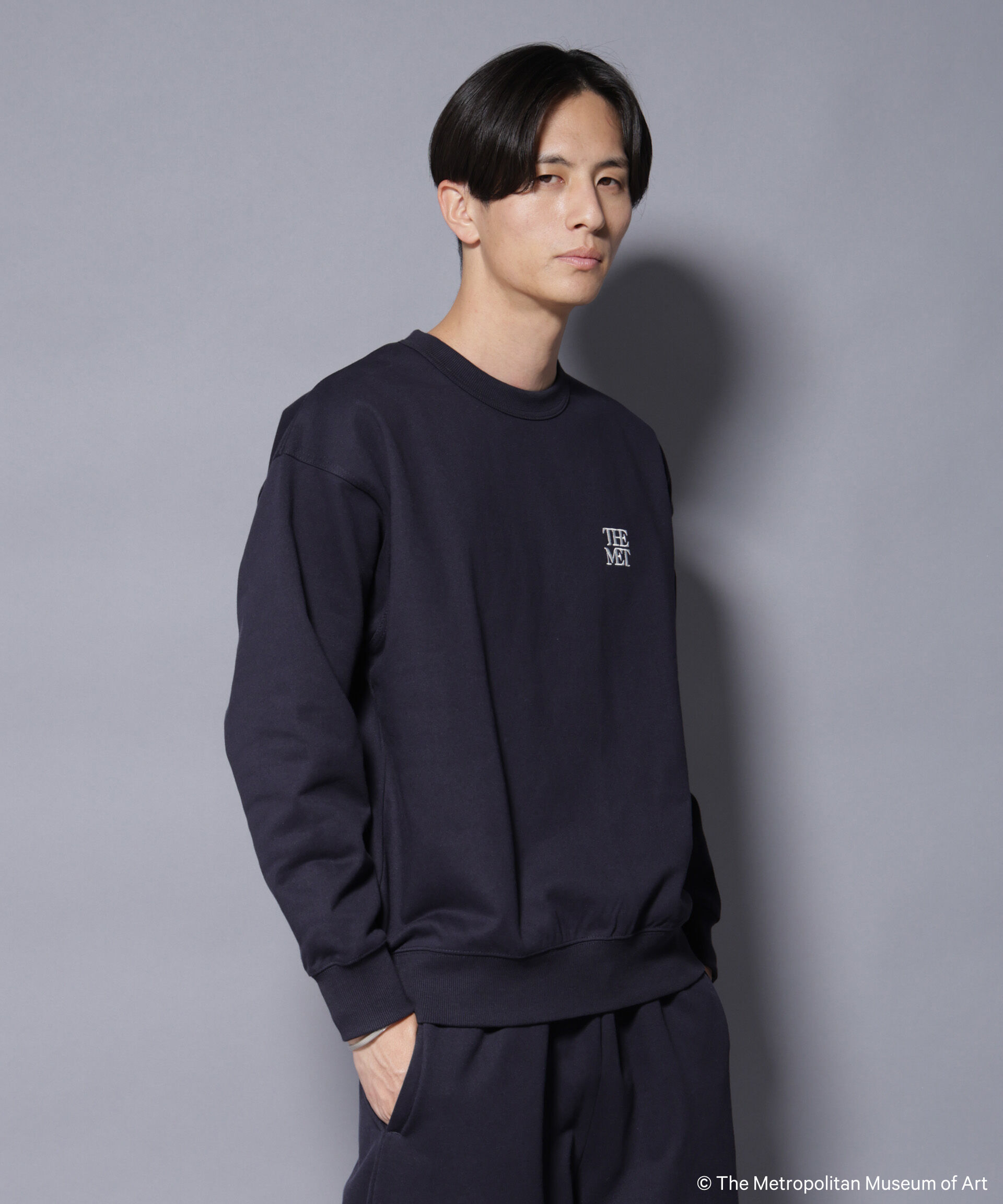 nano･universe「「The Met」ロゴ&times;アーカイブロゴ刺繍スウェット(セットアップ可)」|Tシャツ・カットソー|ネイビー