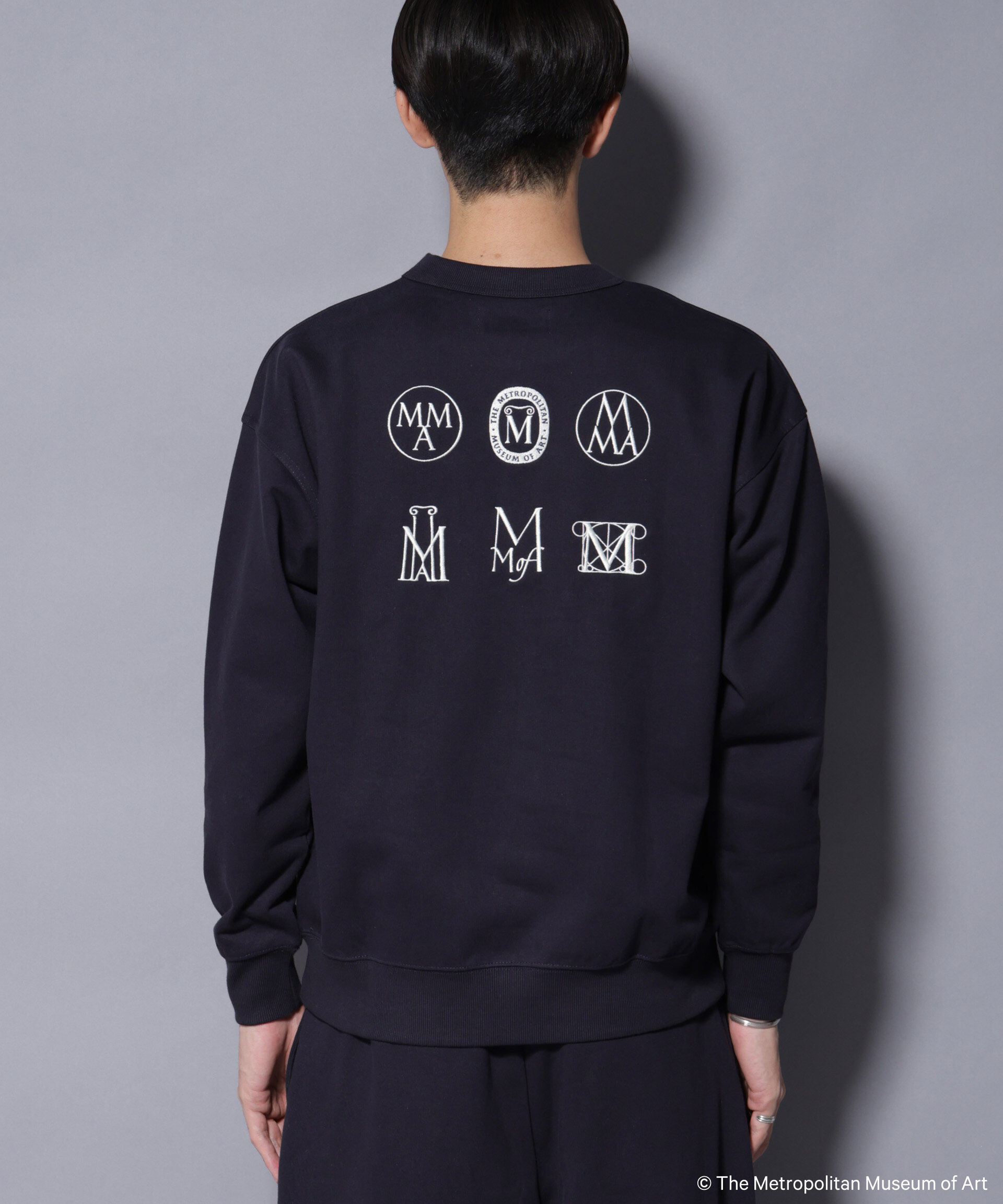 nano･universe「「The Met」ロゴ&times;アーカイブロゴ刺繍スウェット(セットアップ可)」|Tシャツ・カットソー|