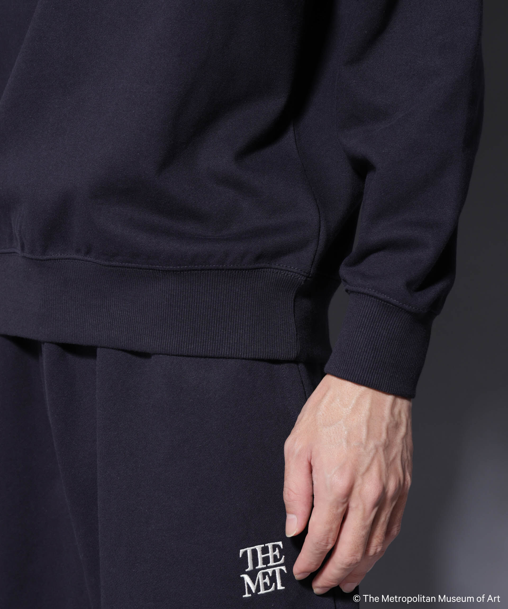 nano･universe「「The Met」ロゴ&times;アーカイブロゴ刺繍スウェット(セットアップ可)」|Tシャツ・カットソー|