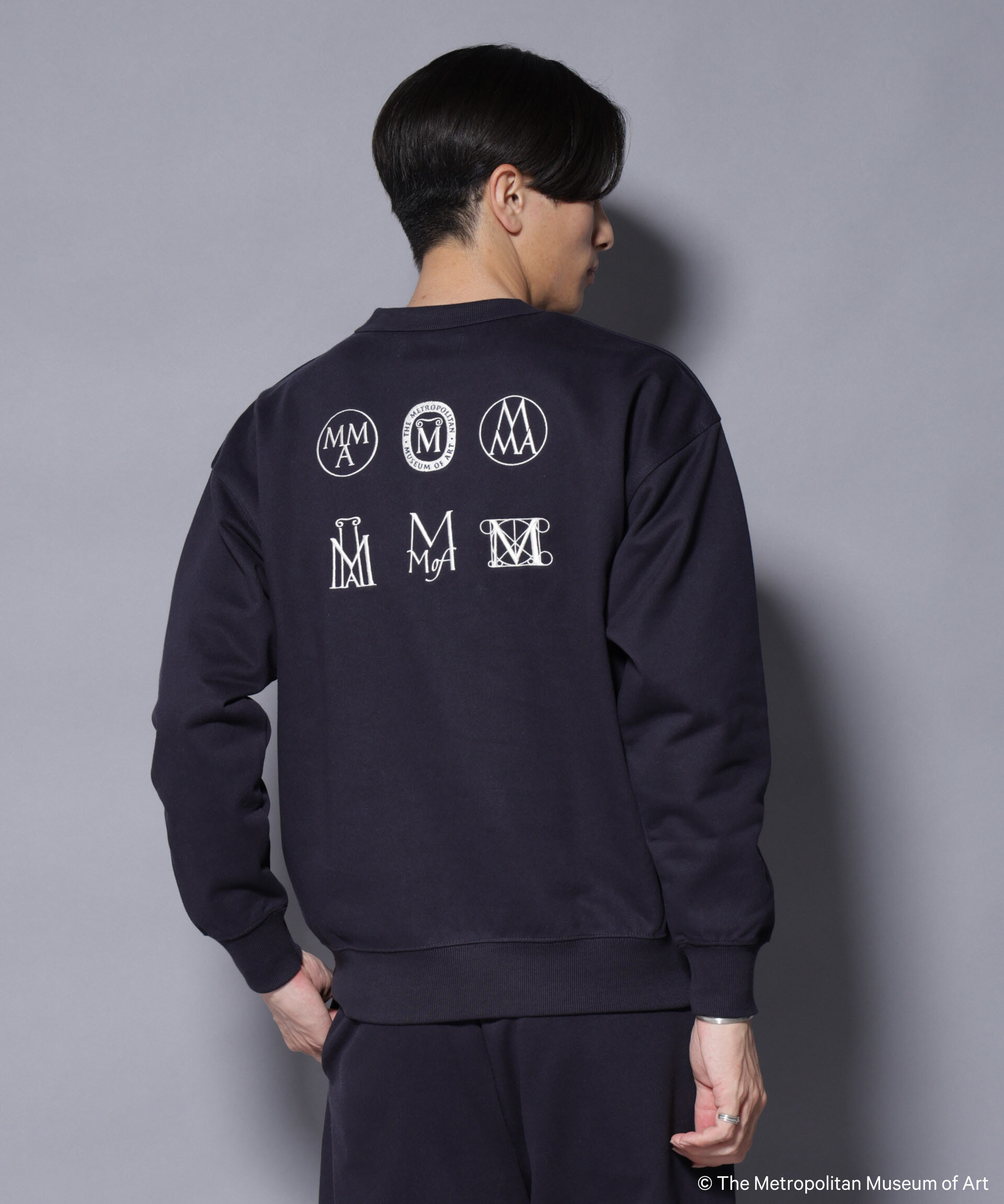 nano･universe「「The Met」ロゴ&times;アーカイブロゴ刺繍スウェット(セットアップ可)」|Tシャツ・カットソー|
