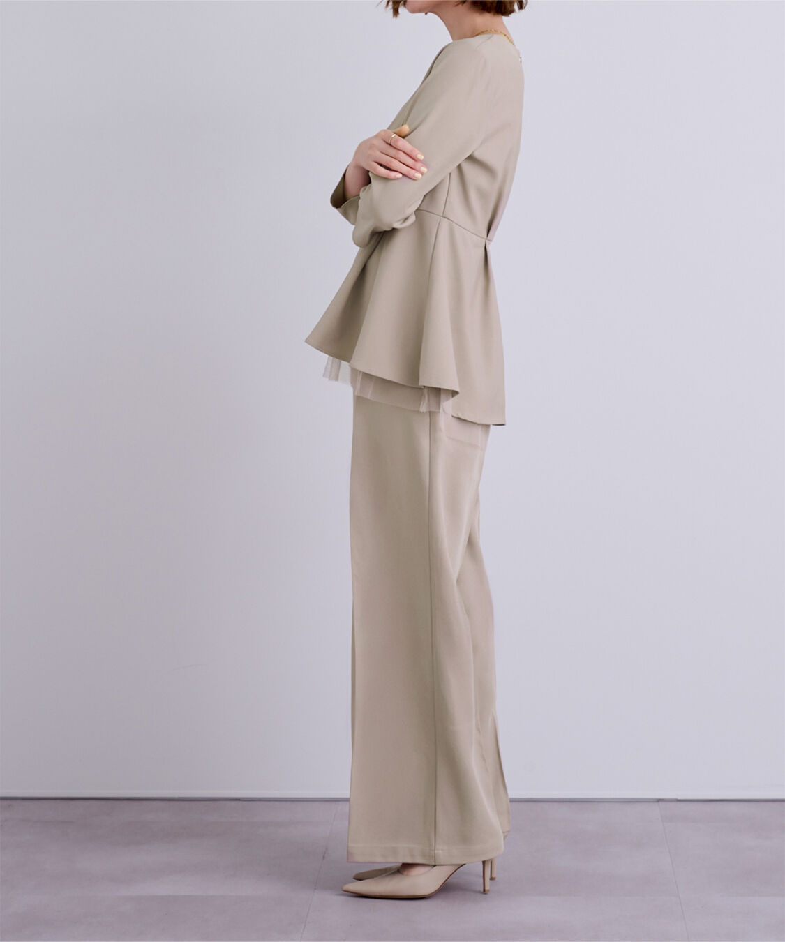 ur's「1タックセンタープレスワイドパンツ」|スラックス|