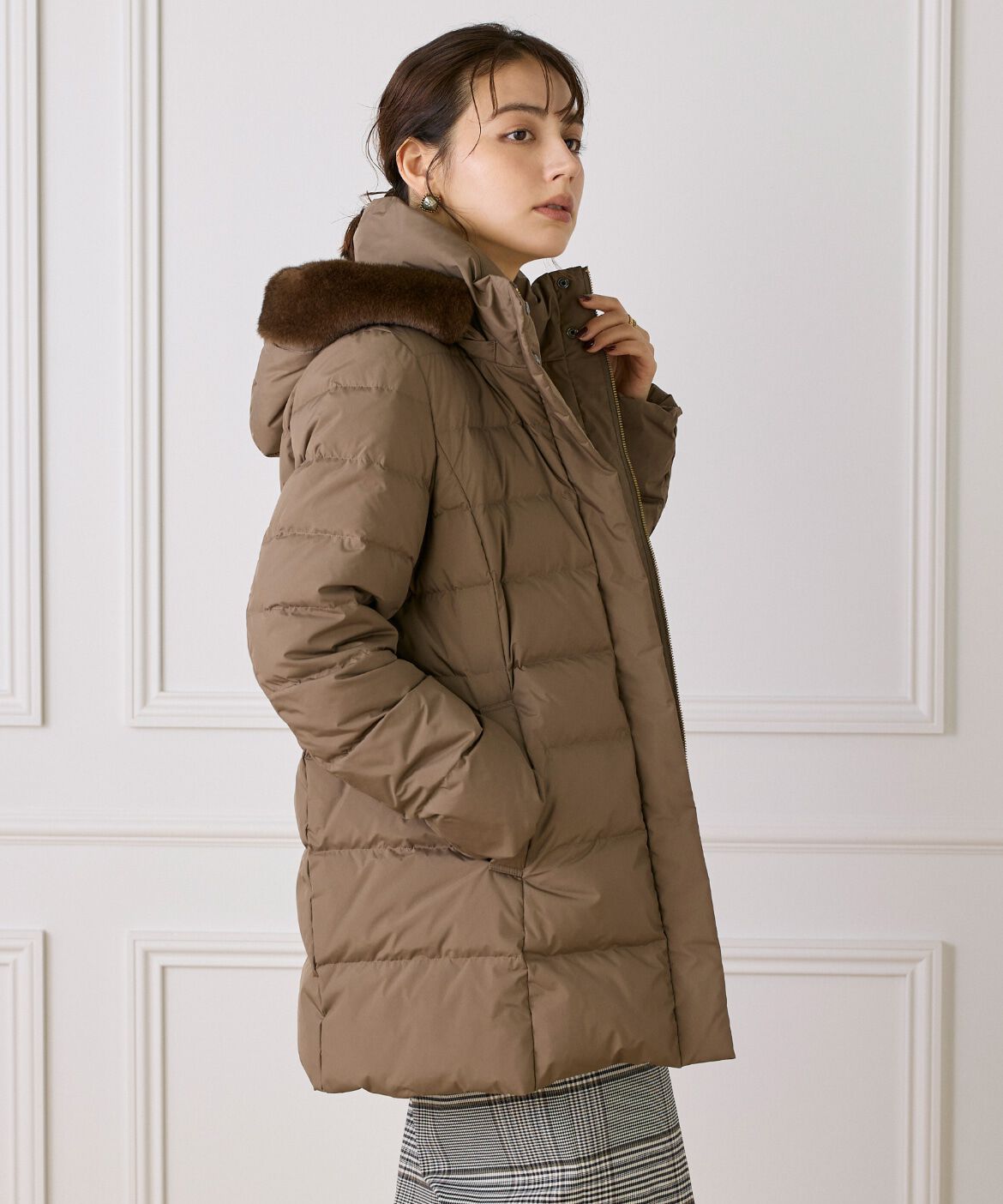 INED「ミドル丈 フェイクファーフードダウンコート」|ダウン|モカチャ3