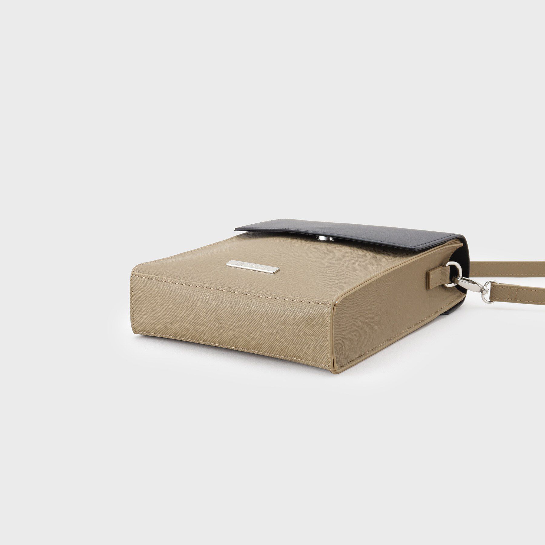 tk.TAKEO KIKUCHI「フラップスクエアミニョルダー」|ショルダー・メッセンジャー|