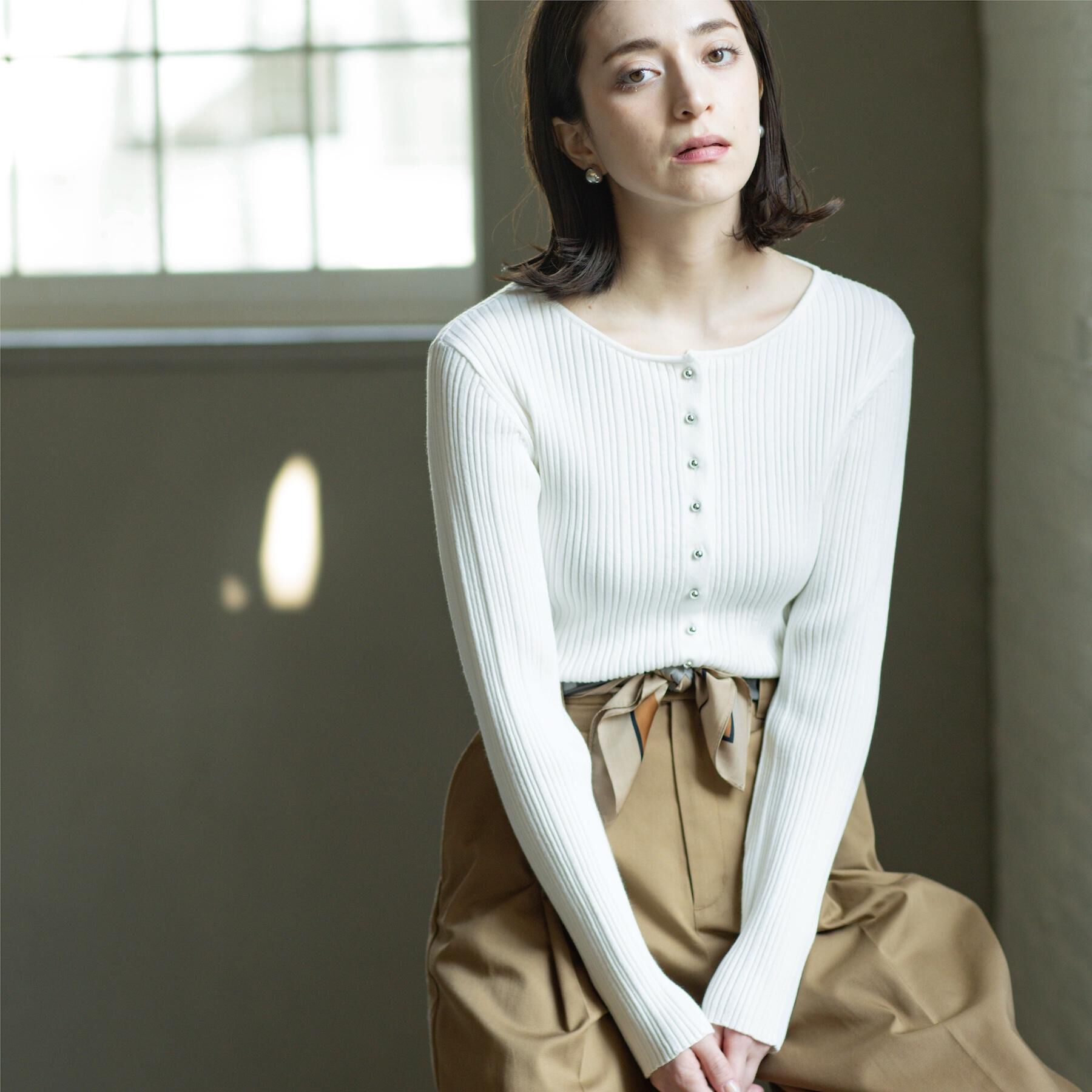 OPAQUE.CLIP「シルバー多ボタン ランダムリブニットカーディガン【洗濯機OK】」|カーディガン|ホワイト(001)