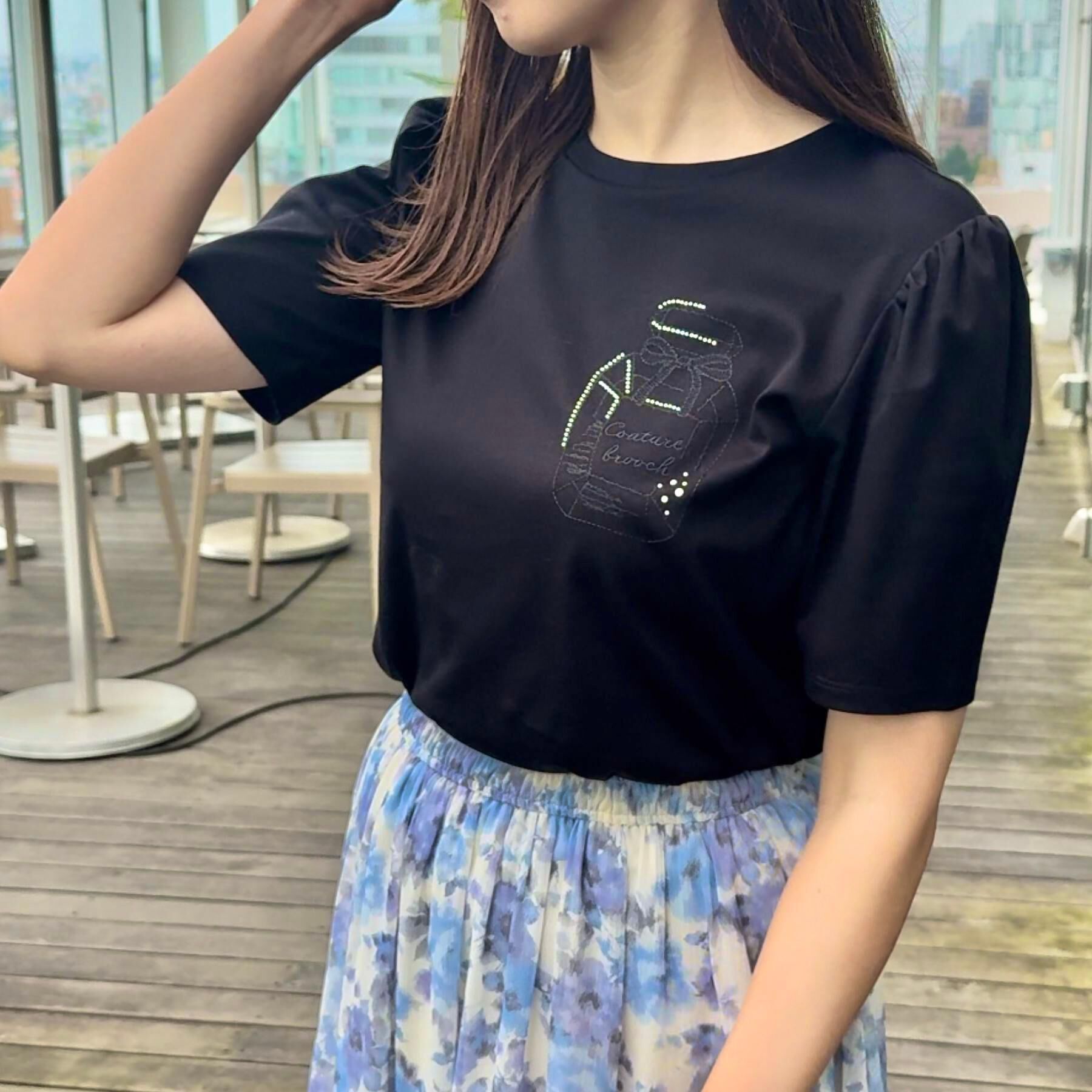 Couture broach「【接触冷感・UV機能あり・マシンウォッシャブル】60シルケット パフュームエンブロTシャツ」|Tシャツ・カットソー|ブラック(019)