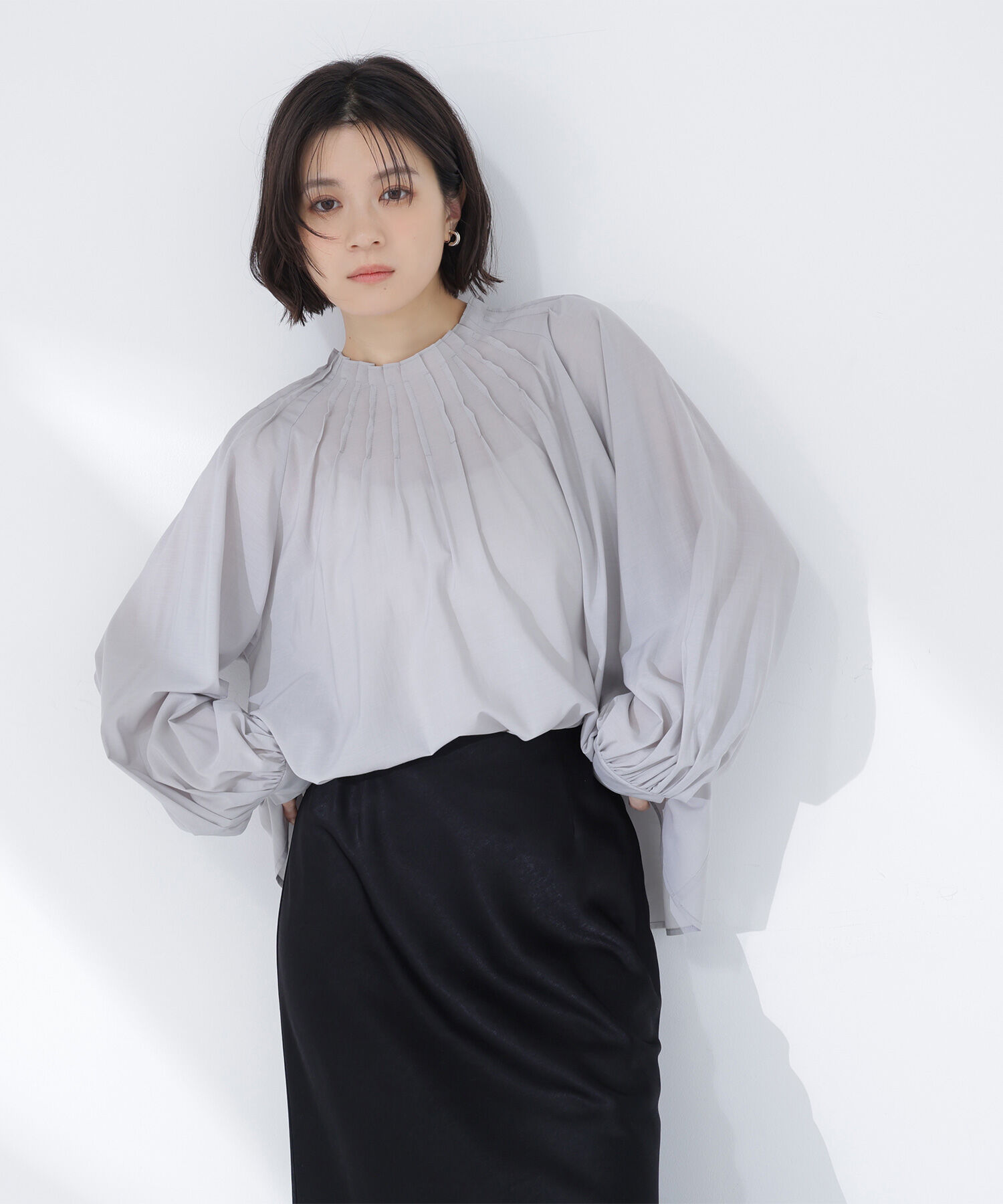  「タックネックブラウス」|シャツ・ブラウス|グレージュ3