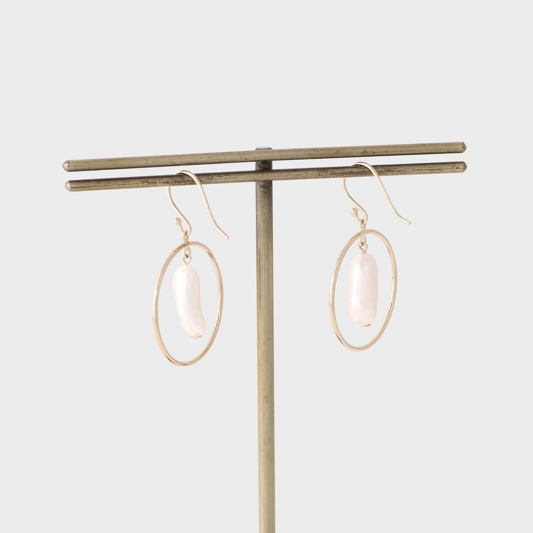 COCOSHNIK「K10バロック淡水パール フープ フックピアス」|ピアス|