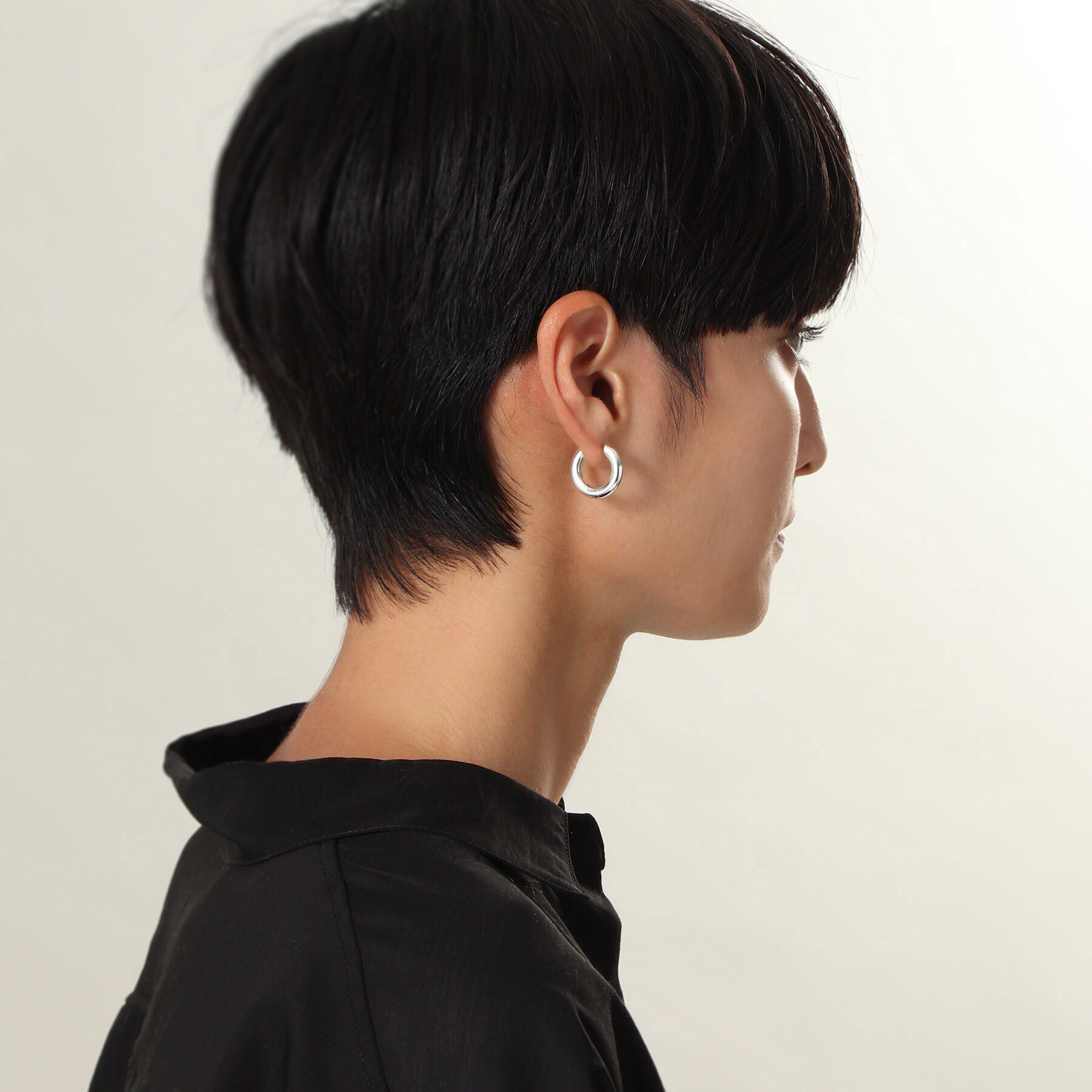 COCOSHNIK ONKITSCH「シルバー ハギーフープ ラウンドピアス」|ピアス|