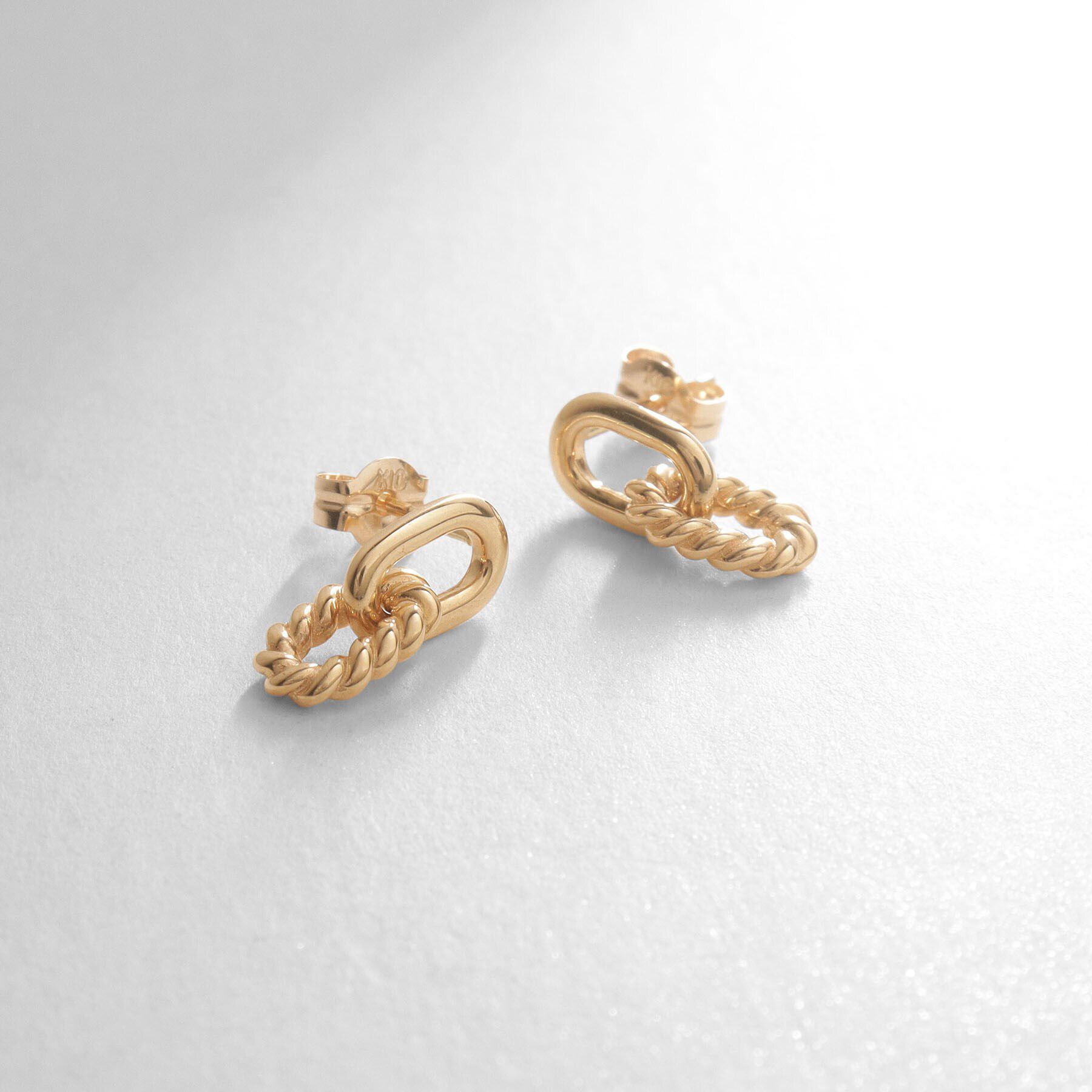 COCOSHNIK「K10縄目リンク スタッドピアス」|ピアス|イエローゴールド(1