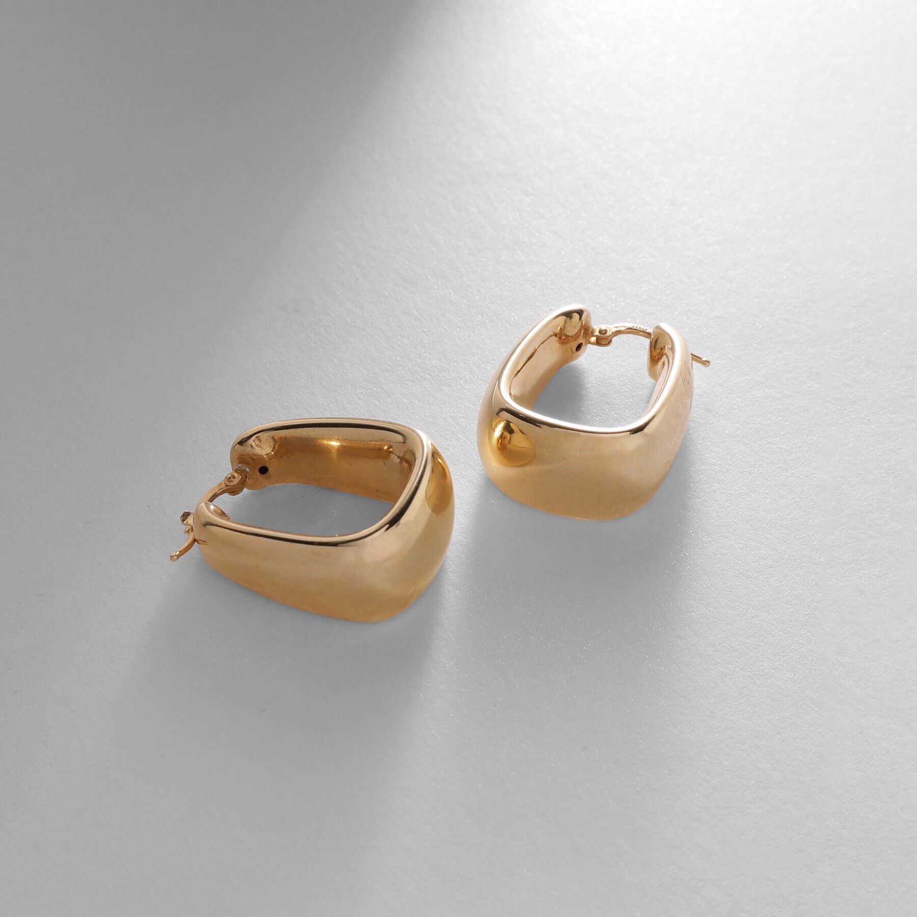 COCOSHNIK ONKITSCH「シルバー ホロウフープピアス トラペーズ GP」|ピアス|ゴールド(600)